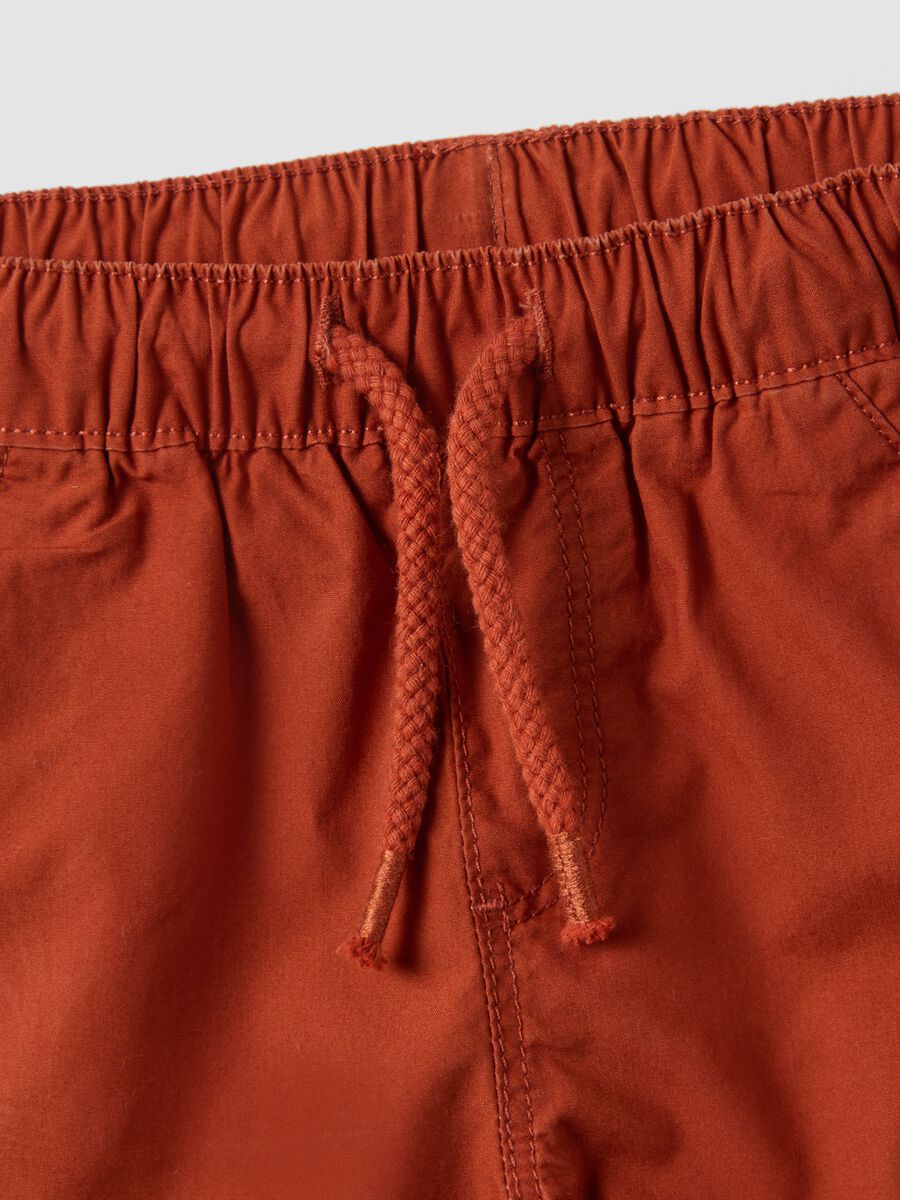 Orange Shorts aus reiner Baumwolle f&uuml;r Jungen, Regular Fit, mit Kordelzug_2