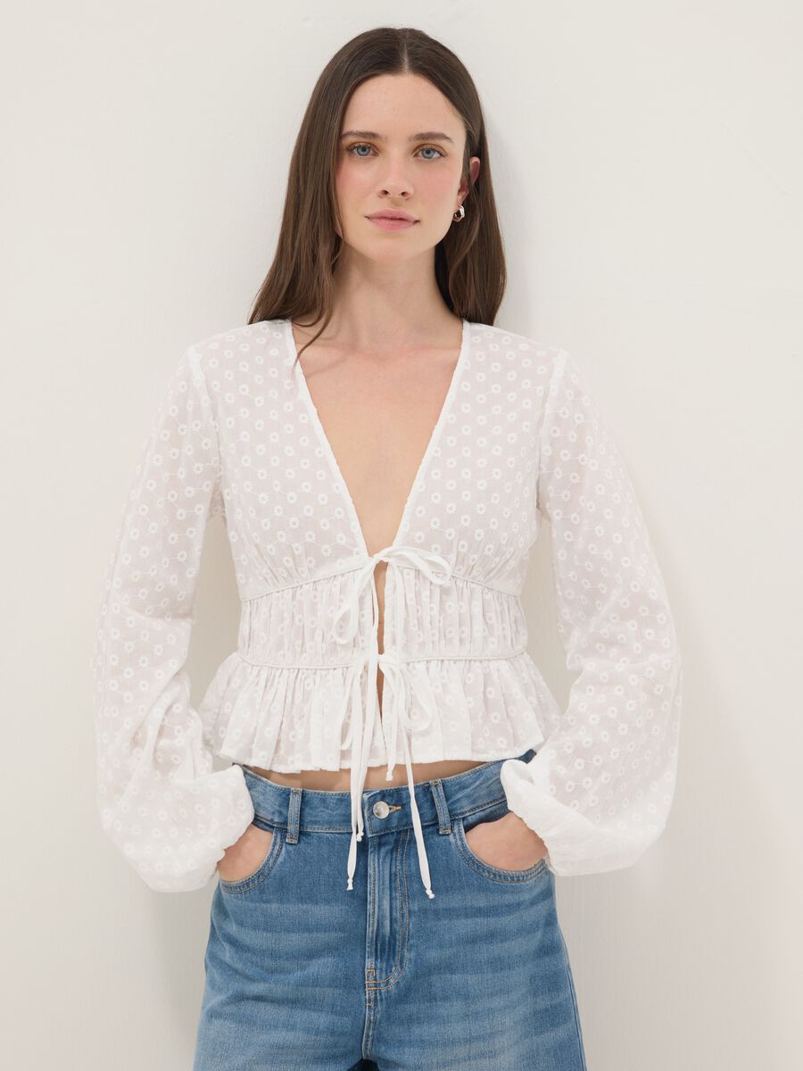 Wei&szlig;e Bluse aus reinem Baumwolle, regular fit mit B&auml;nder_1
