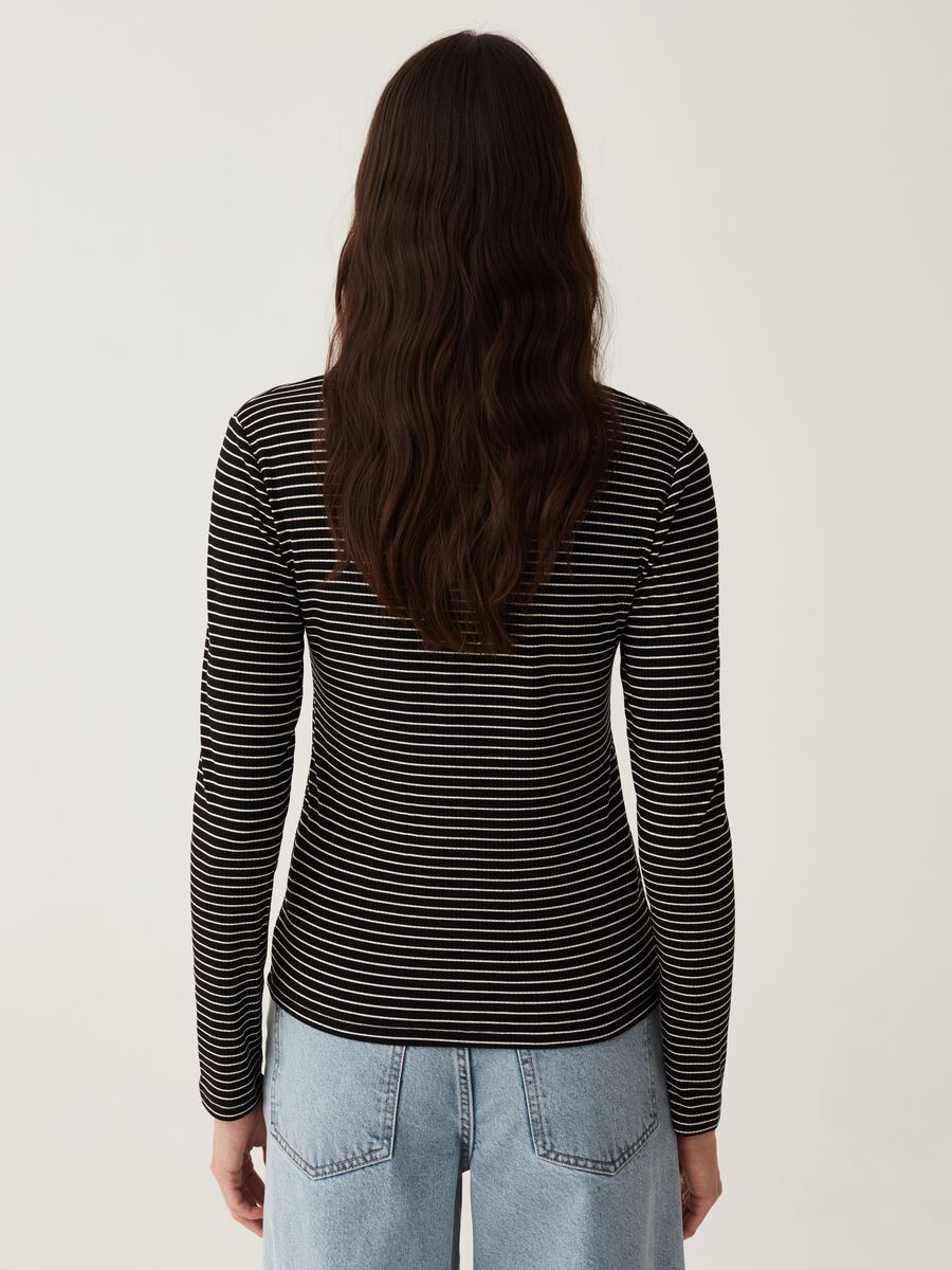 T-shirt with thin stripes and cut out details_2
