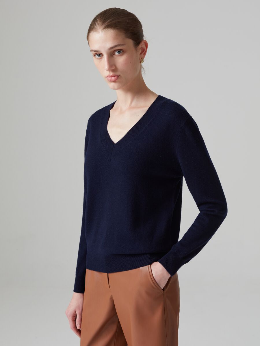Wool knit top with V neck_1