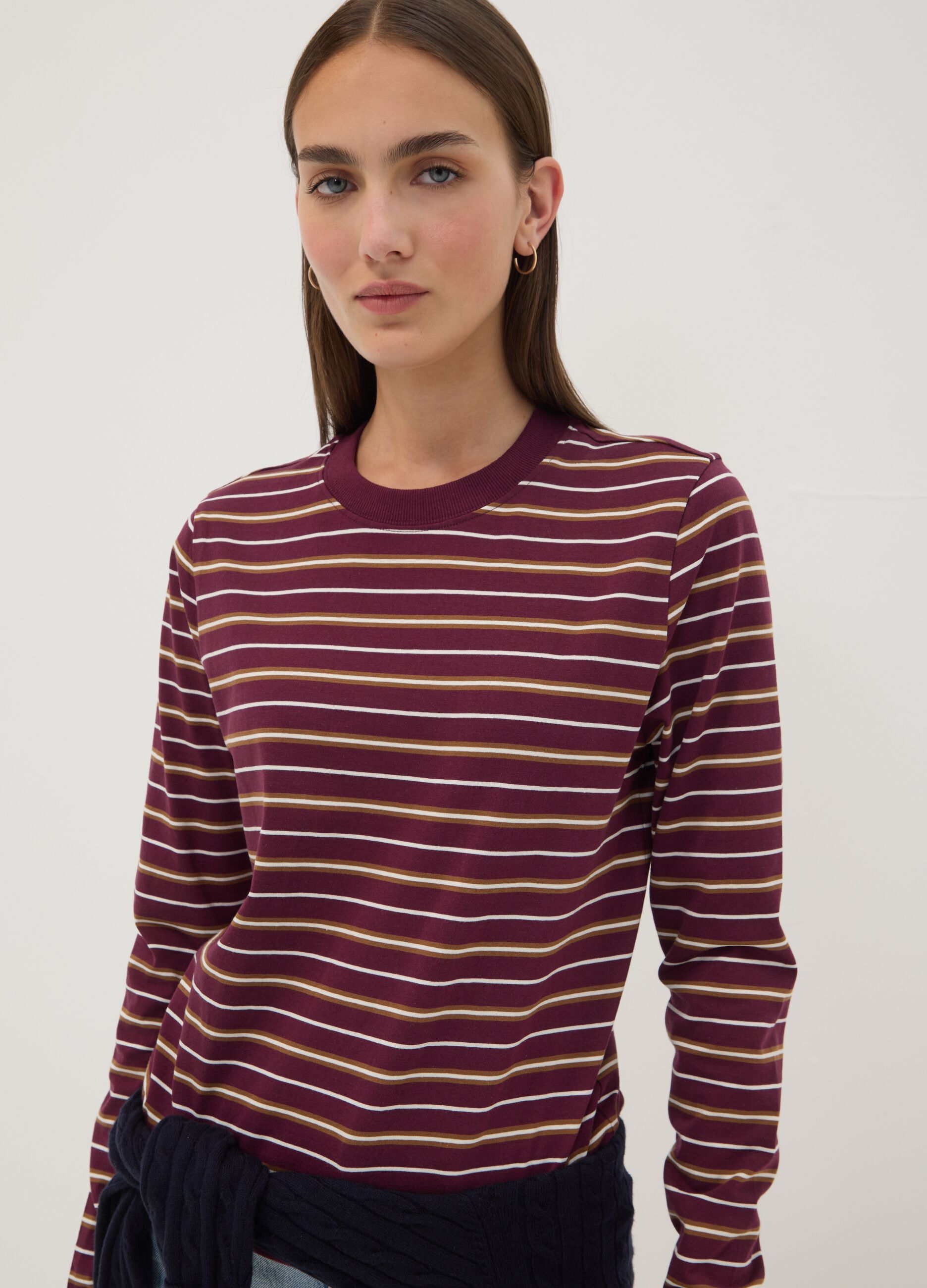 T-shirt multicolor in puro cotone a righe con girocollo regular fit