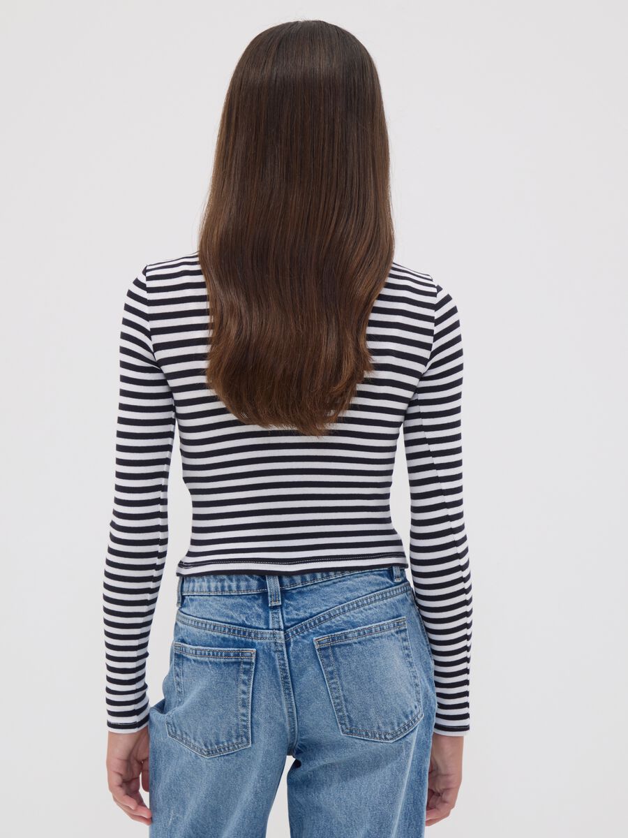T-shirt nera a righe in cotone organico elasticizzato girocollo_2