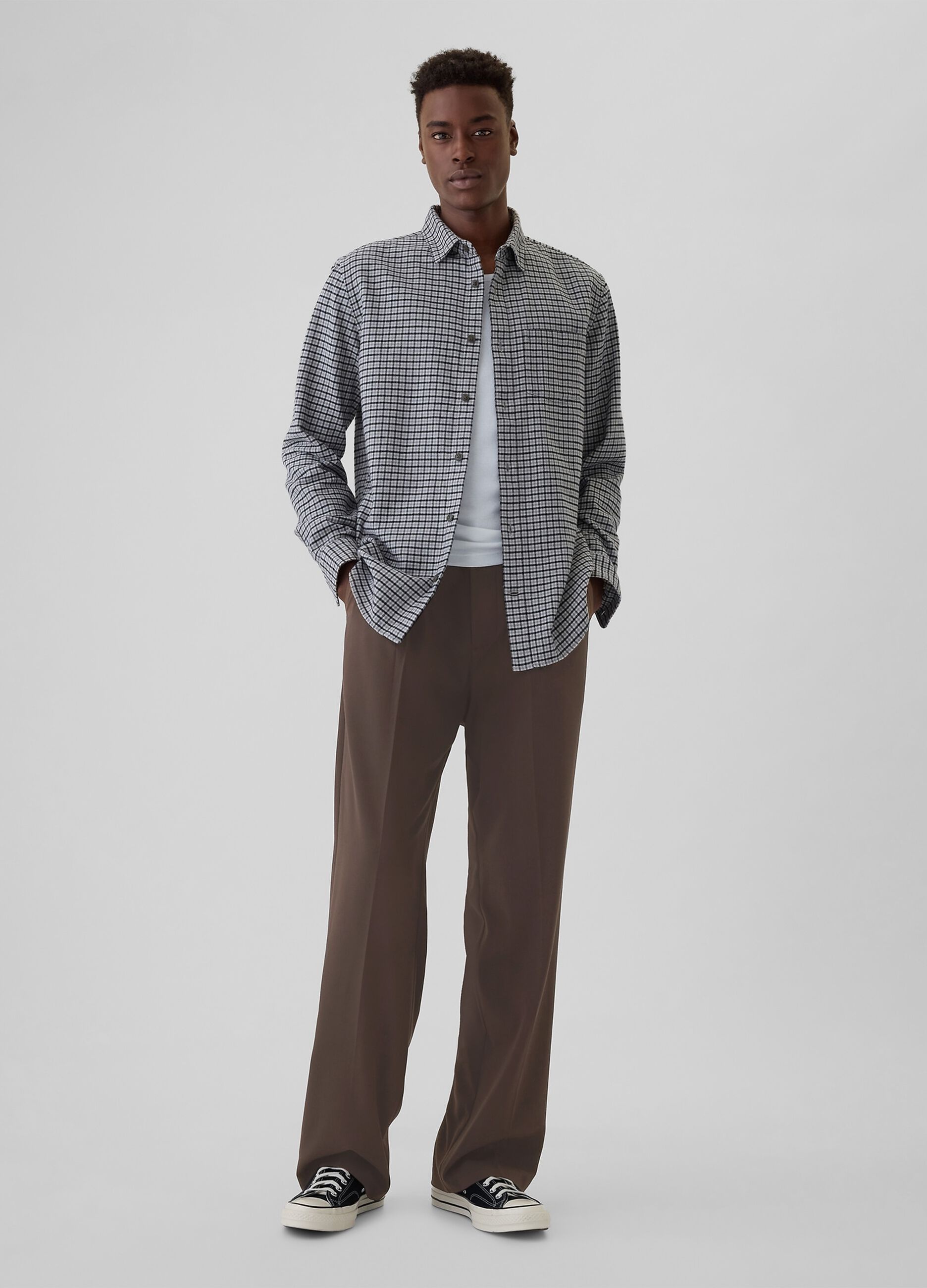 Loose-fit trousers with darts