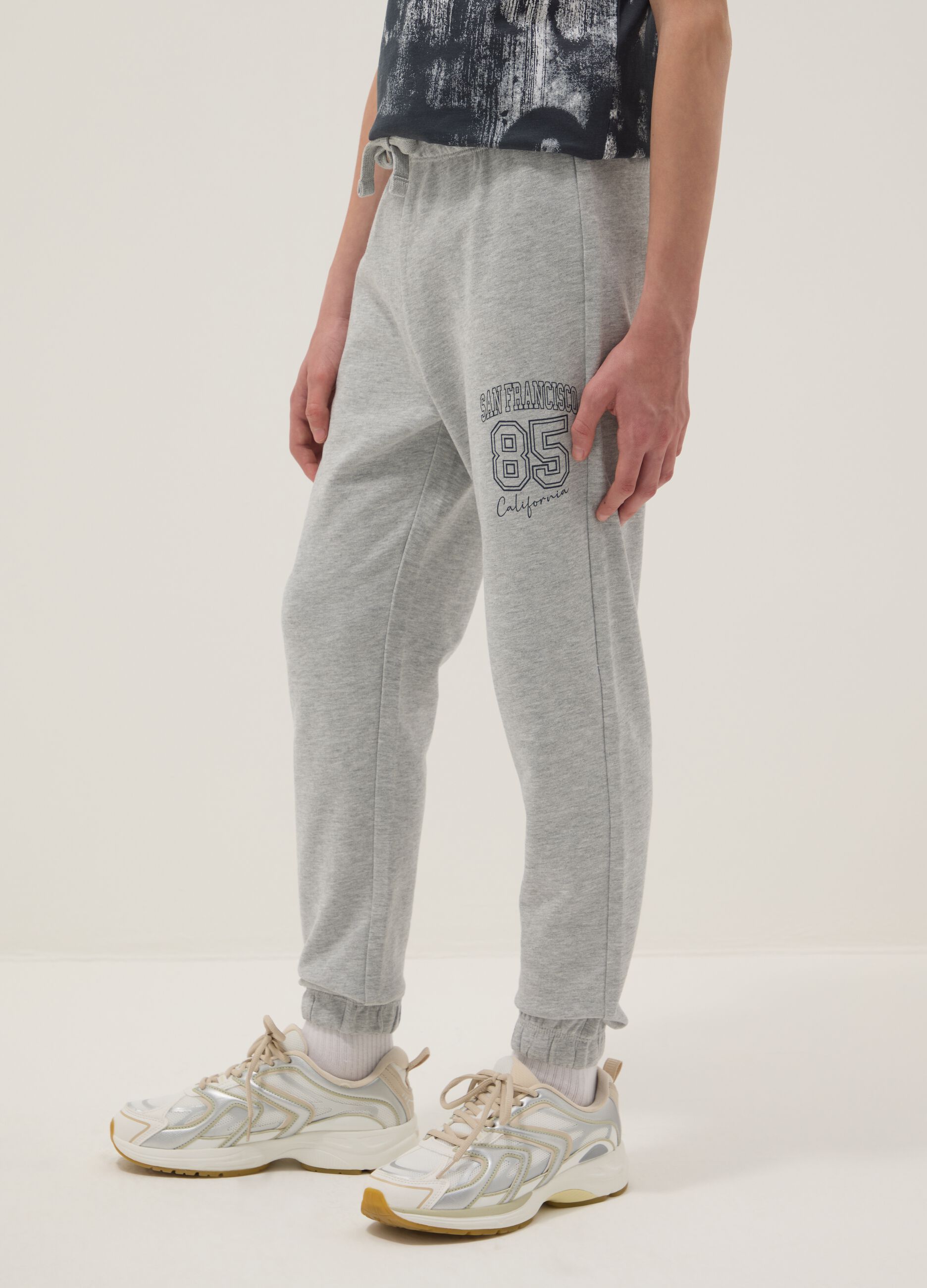 Boys&rsquo; grey cotton-viscose blend joggers, regular fit