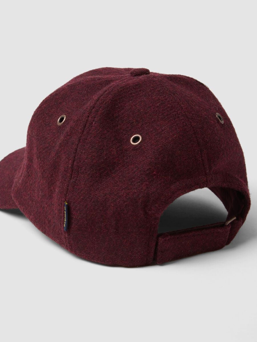 Bon&eacute; vermelho em mistura de l&atilde; e viscose_1