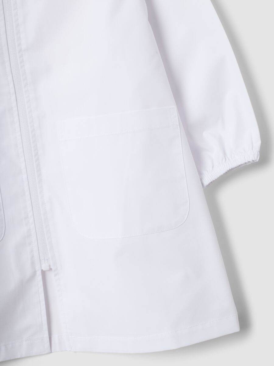 White nursery apron with Frozen embroidery_3