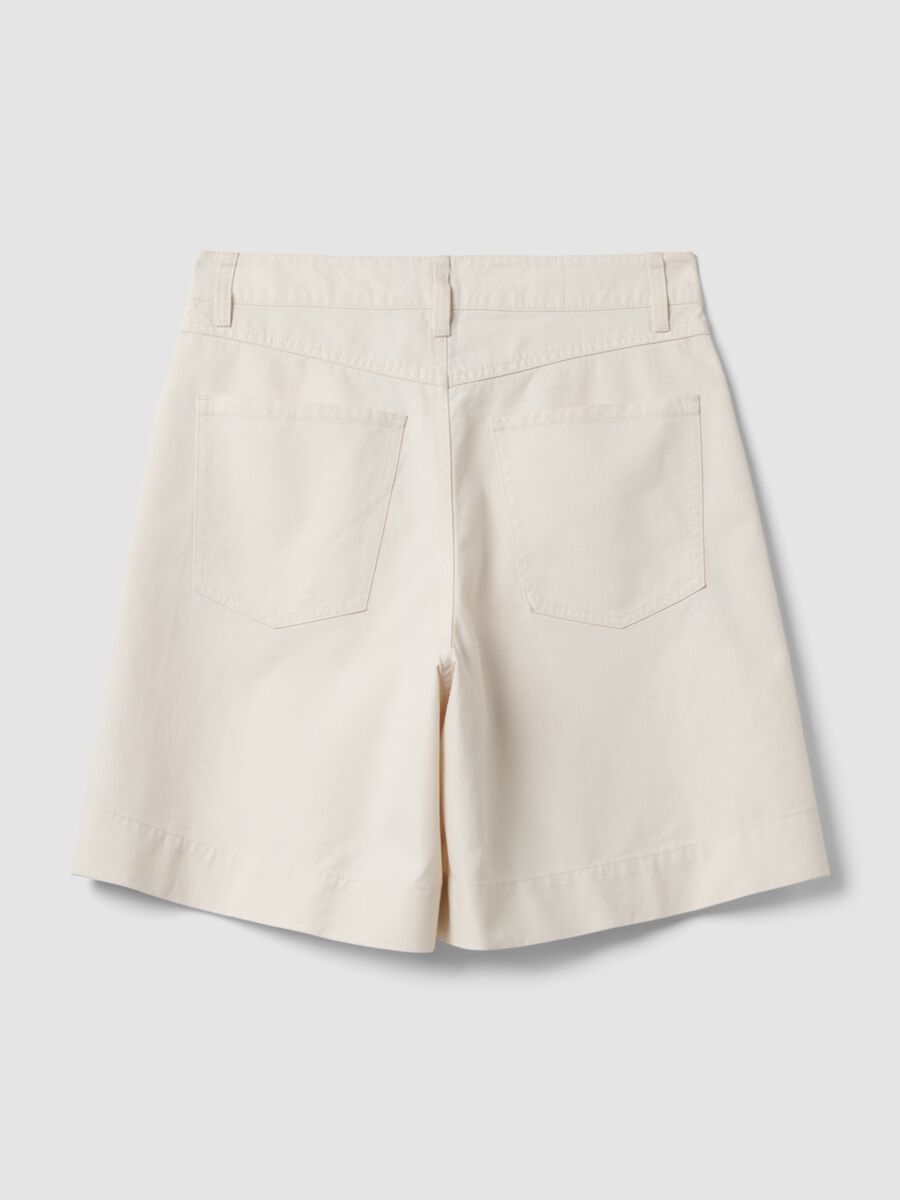 Shorts bianchi in misto lino e lyocell con ricami a contrasto regular fit_1