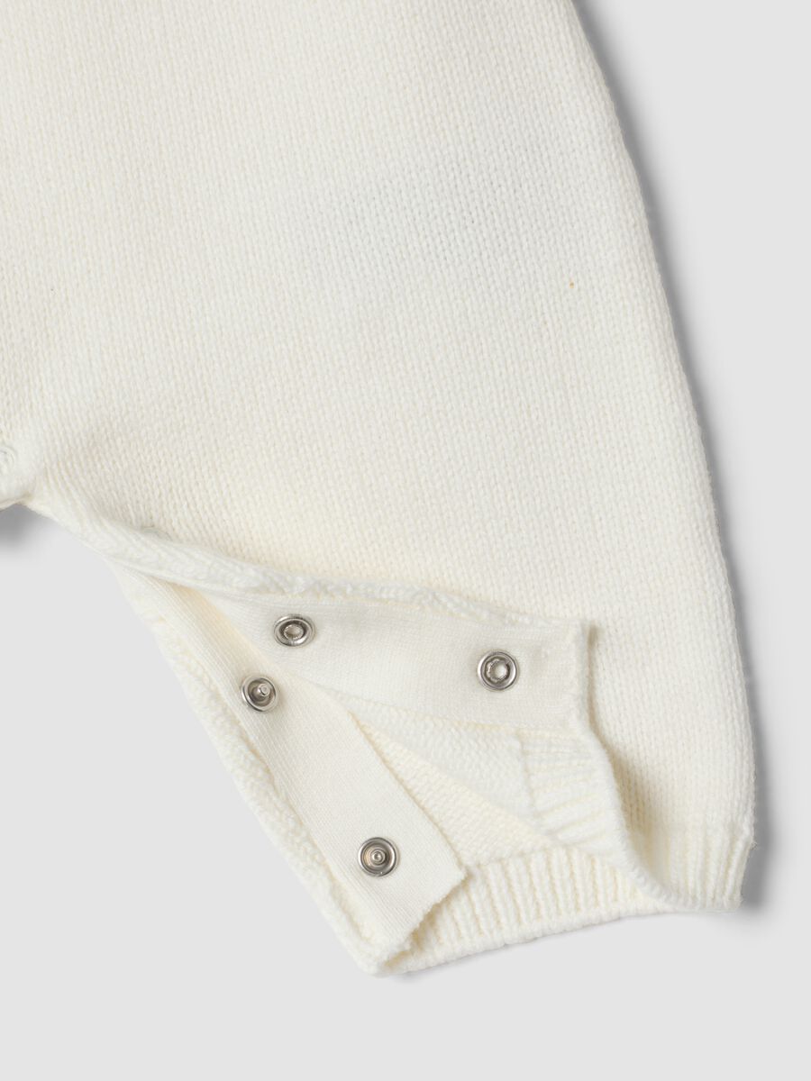 White 100% organic cotton baby sleepsuit with animal print_2