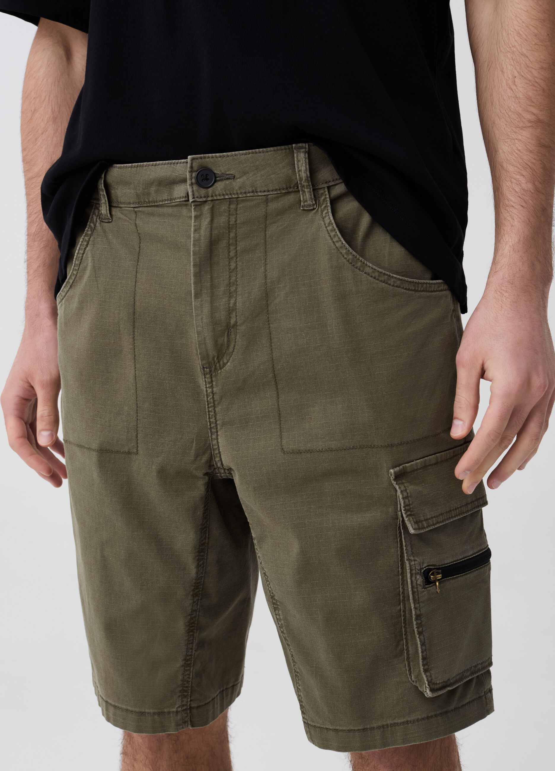 Cargo Bermuda shorts with ripstop weave