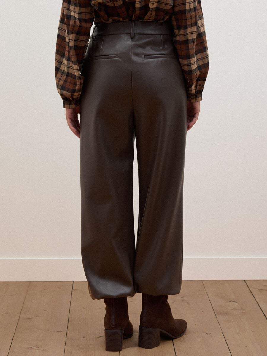 Braune Barrel-Fit-Hose mit Regular Waist_2