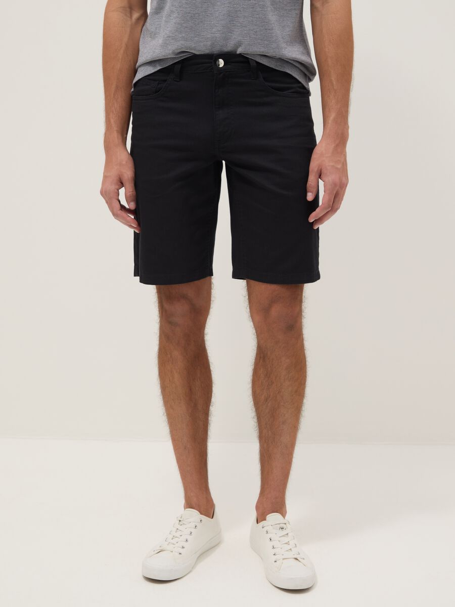 Blaue Bermuda-Shorts aus reiner Baumwolle im Regular Fit mit Five-Pocket-Design_1