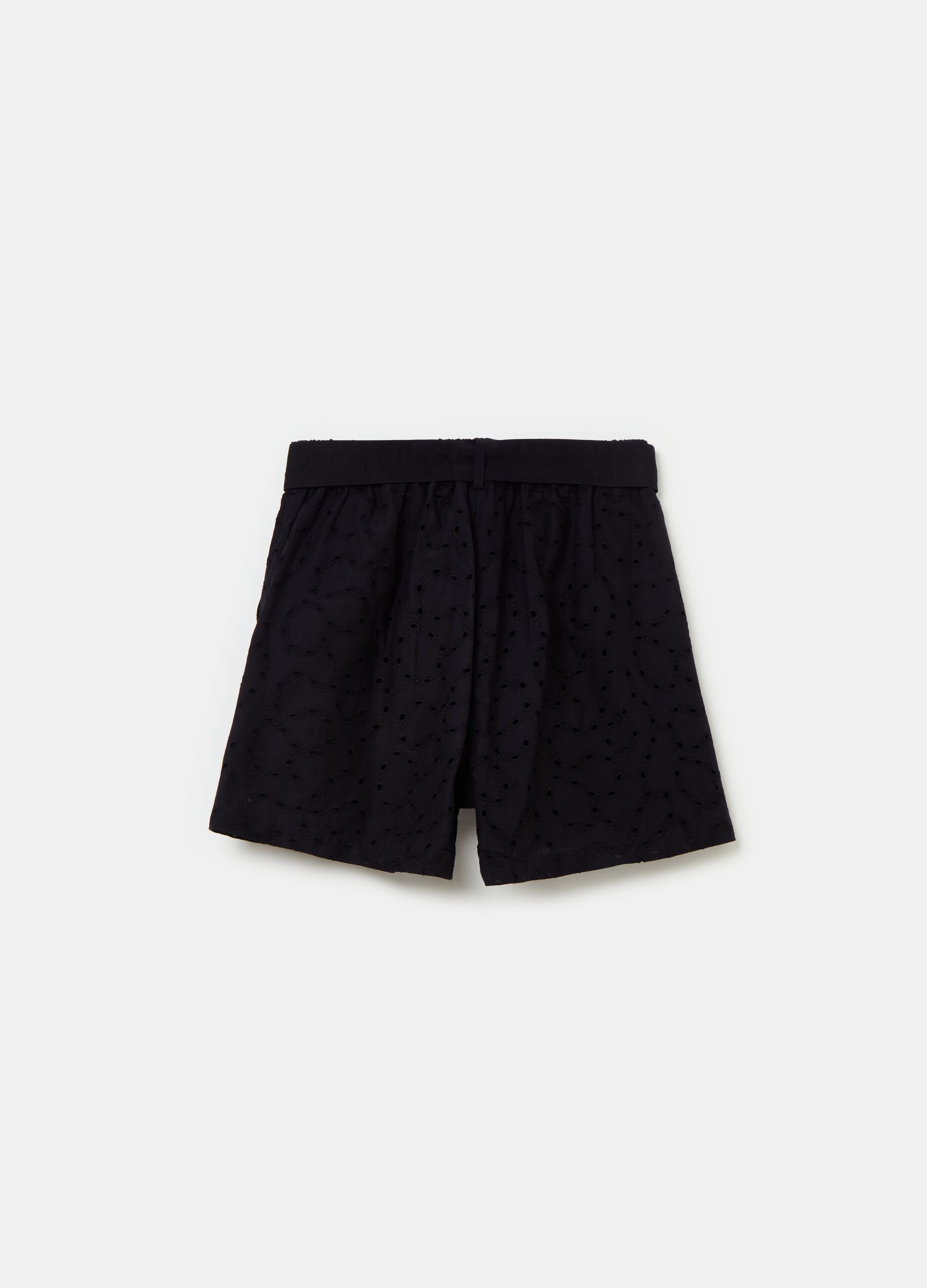 Shorts in sangallo con cintura