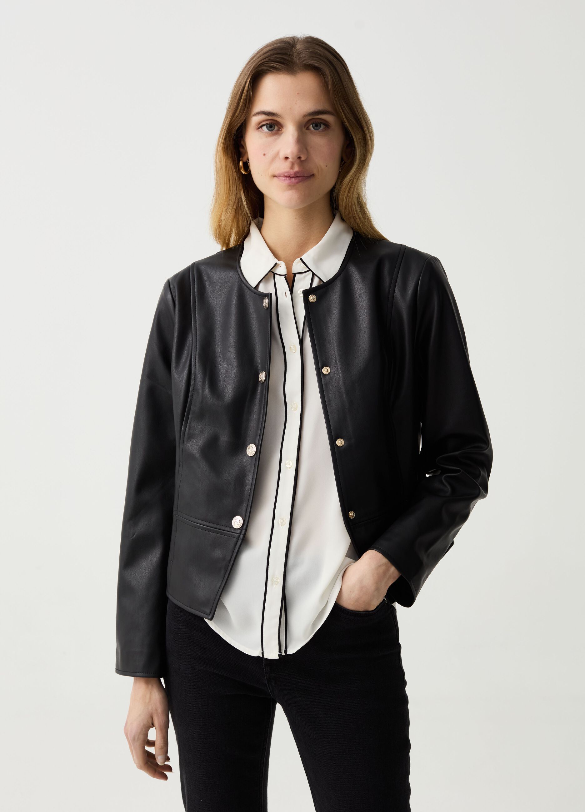 Glossy-effect jacket with buttons