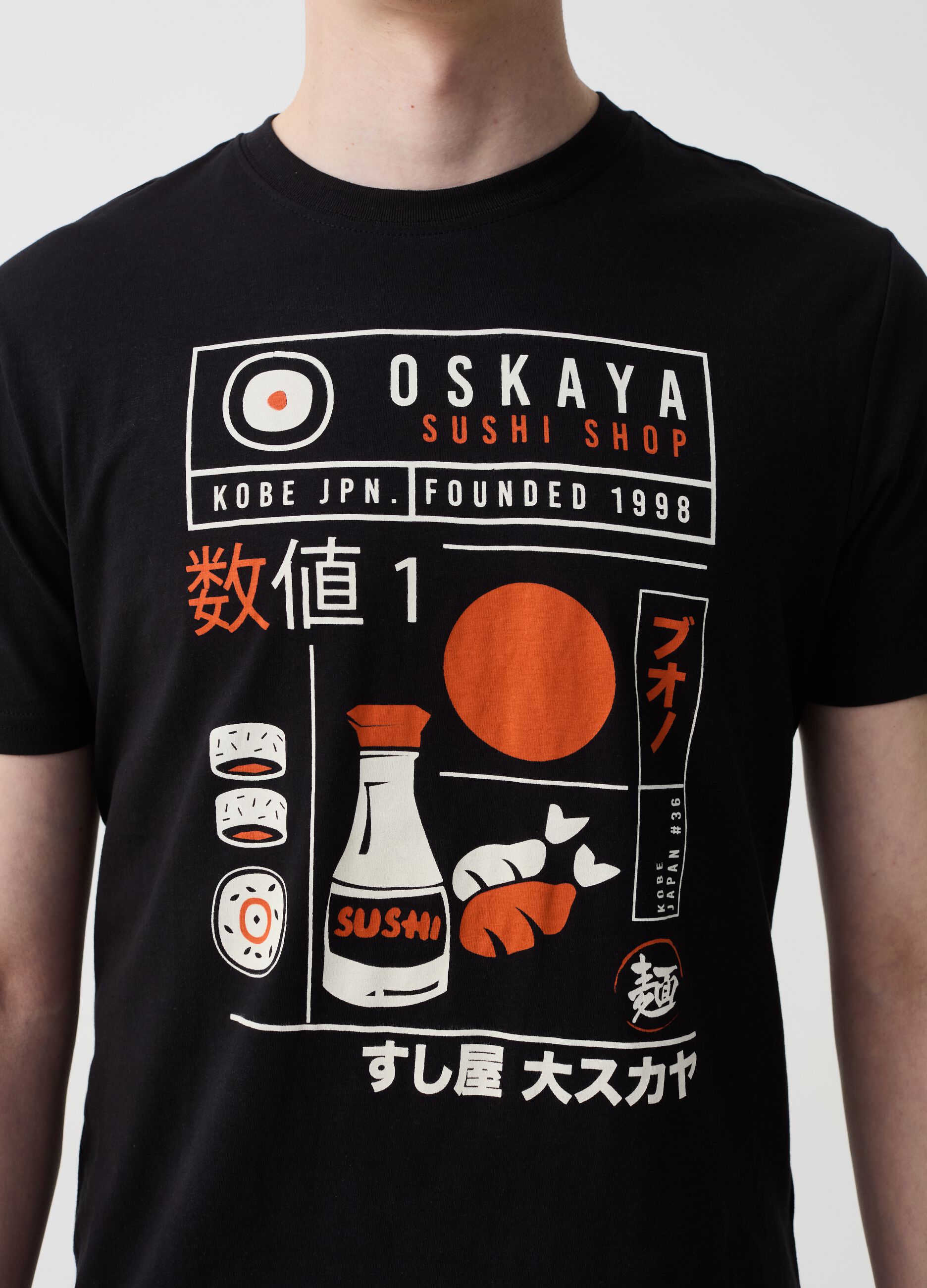 Camiseta con estampado sushi shop