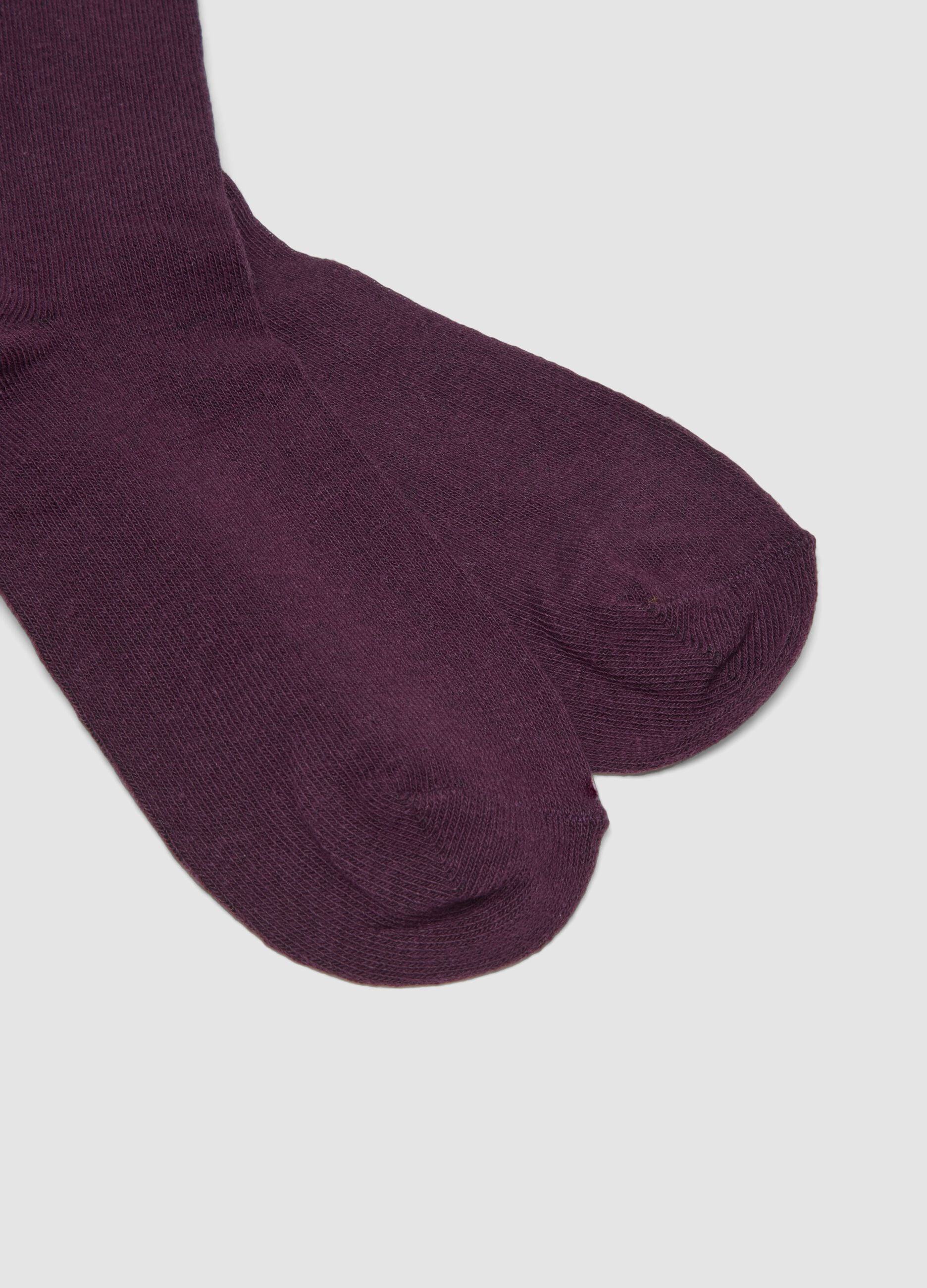 Dunkelviolette Socken aus elastischer Bio-Baumwolle