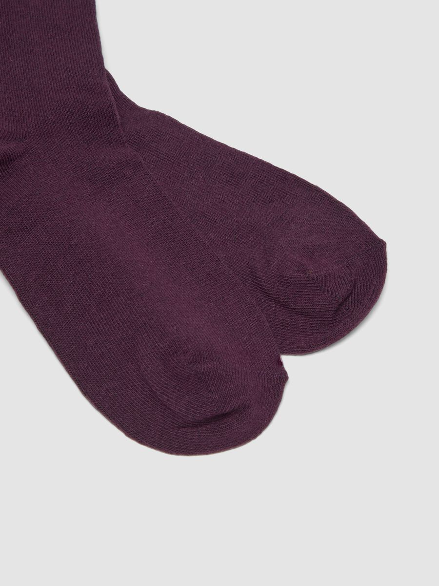 Dunkelviolette Socken aus elastischer Bio-Baumwolle_1