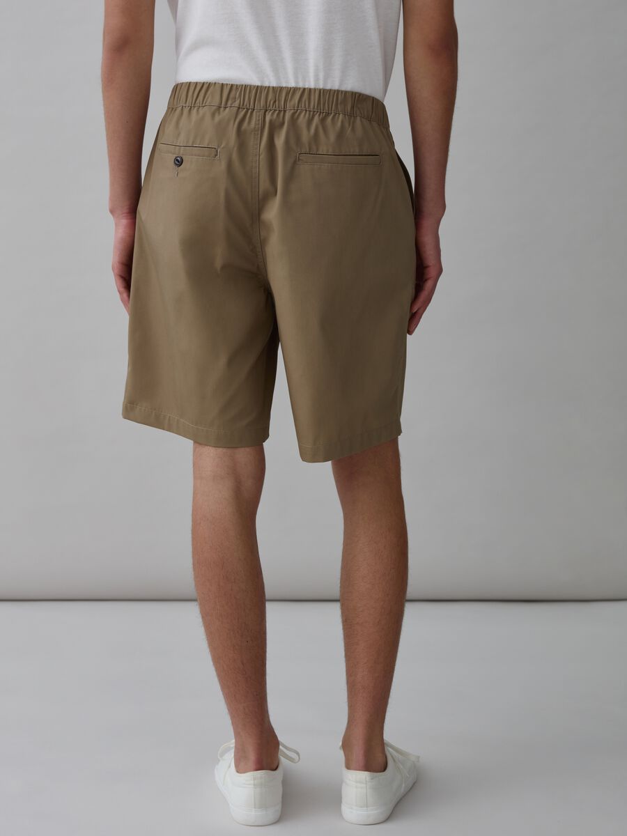 Selection solid colour Bermuda shorts_2
