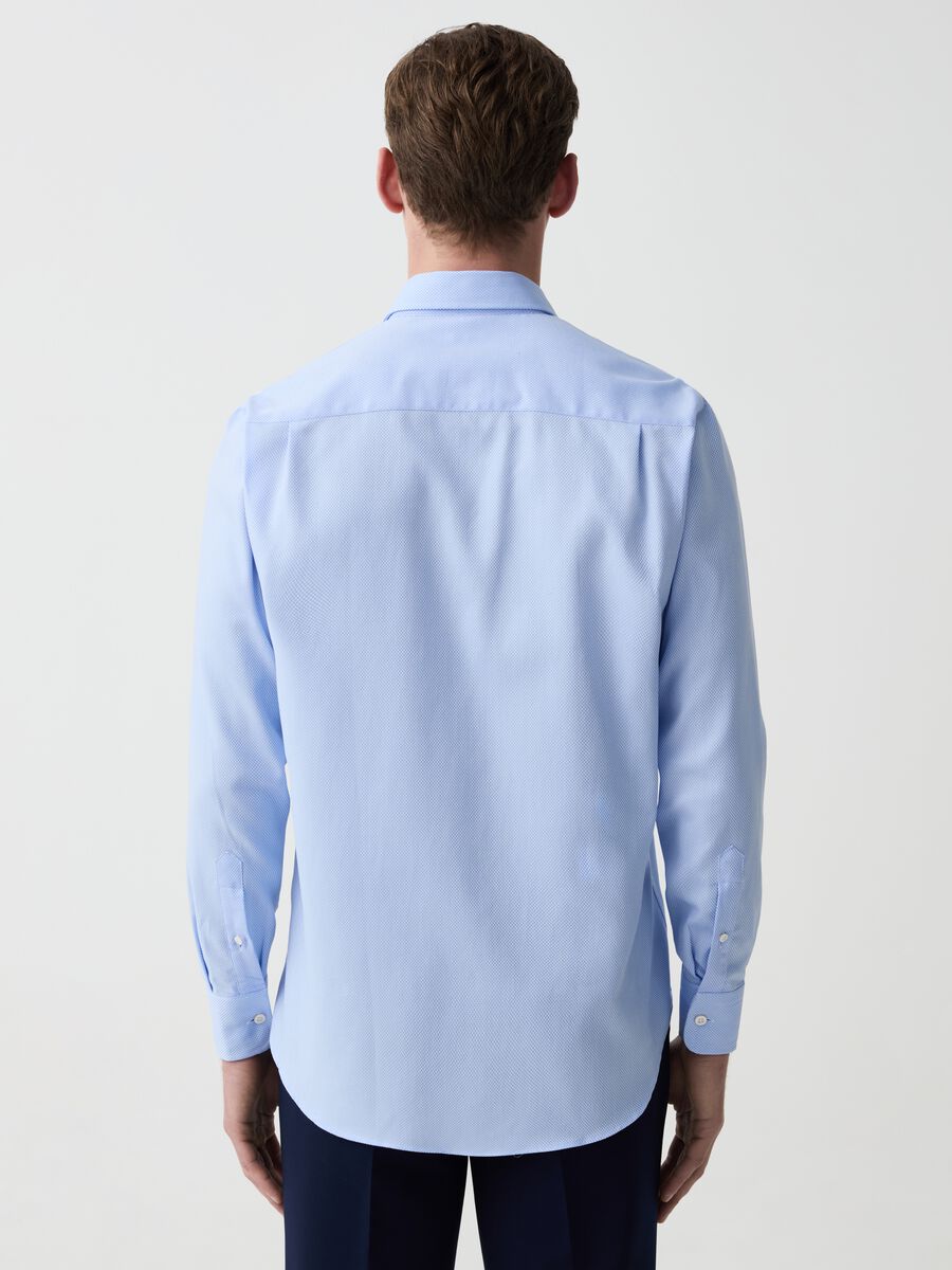 Regular-fit easy-iron shirt with micro weave_2