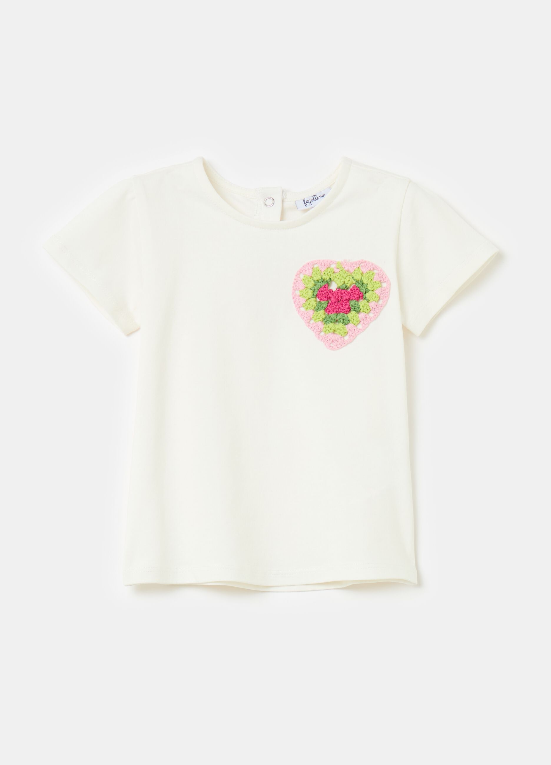 T-shirt con applicazione cuore crochet