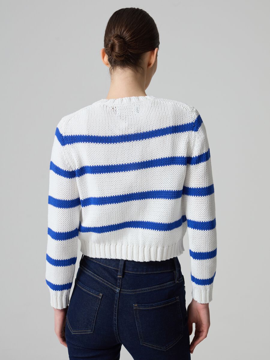 Pullover cropped in cotone a righe_2