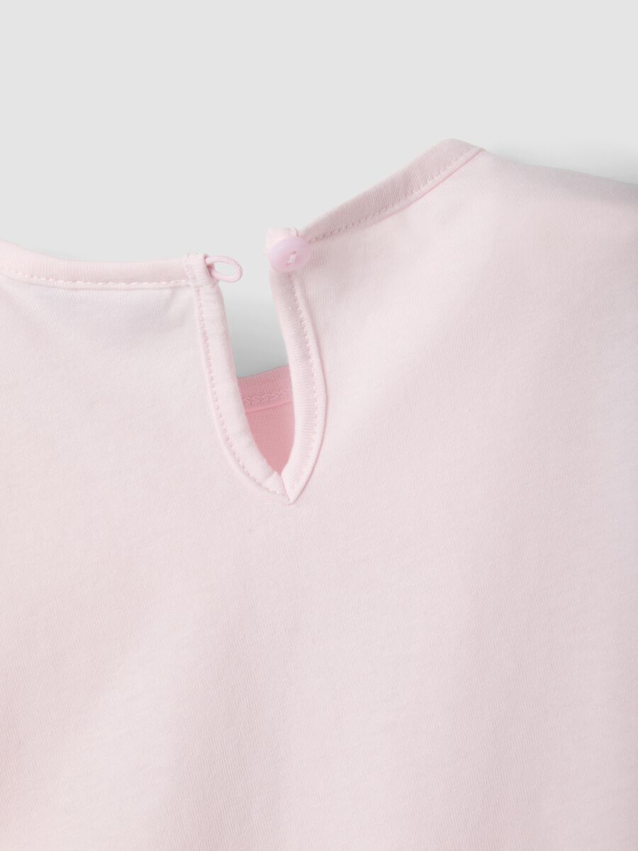 T-shirt rosa em puro algod&atilde;o org&acirc;nico para beb&eacute; menina com estampado e folhos_3