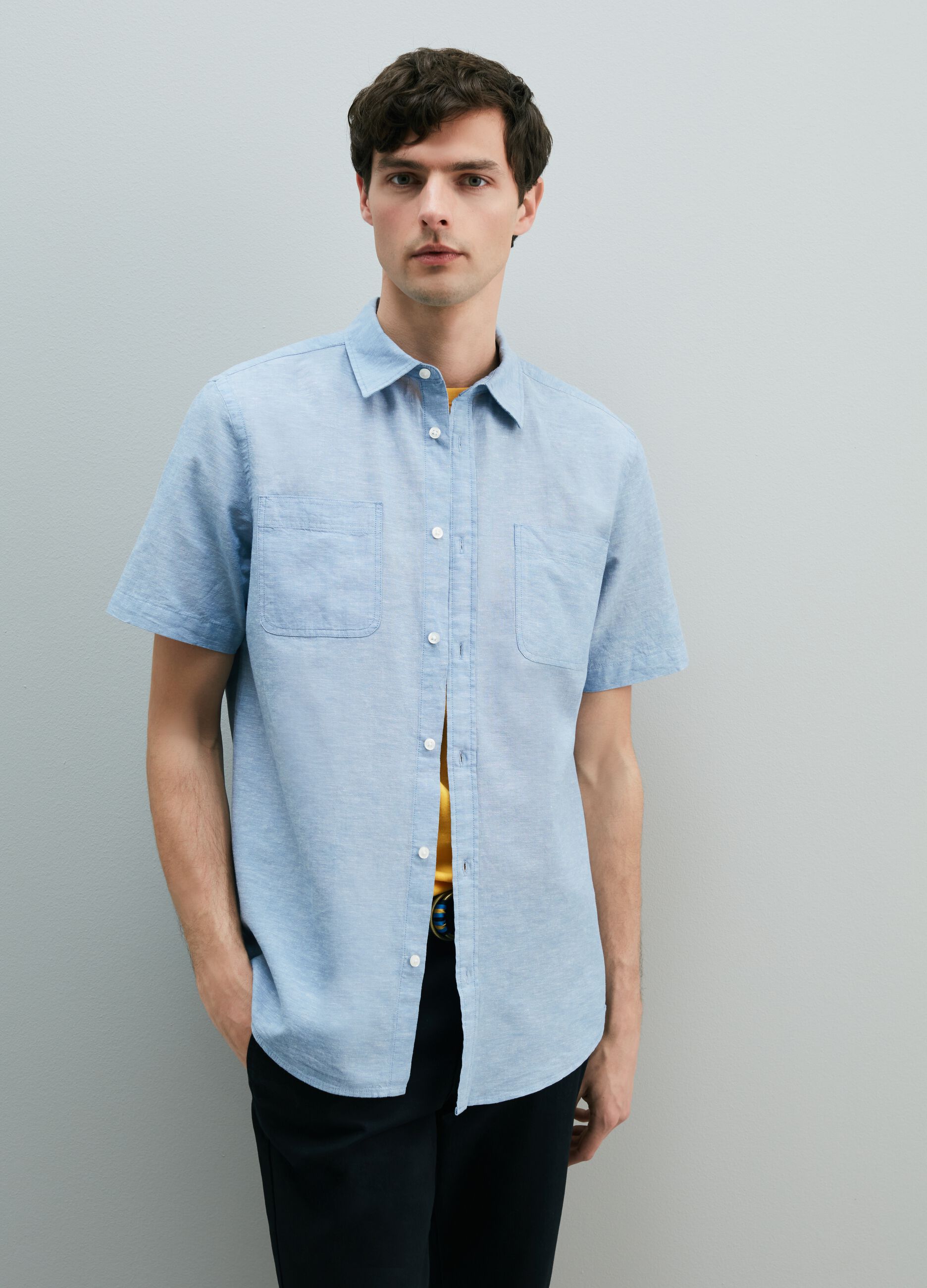 Cotton and linen shirt with short sleeves