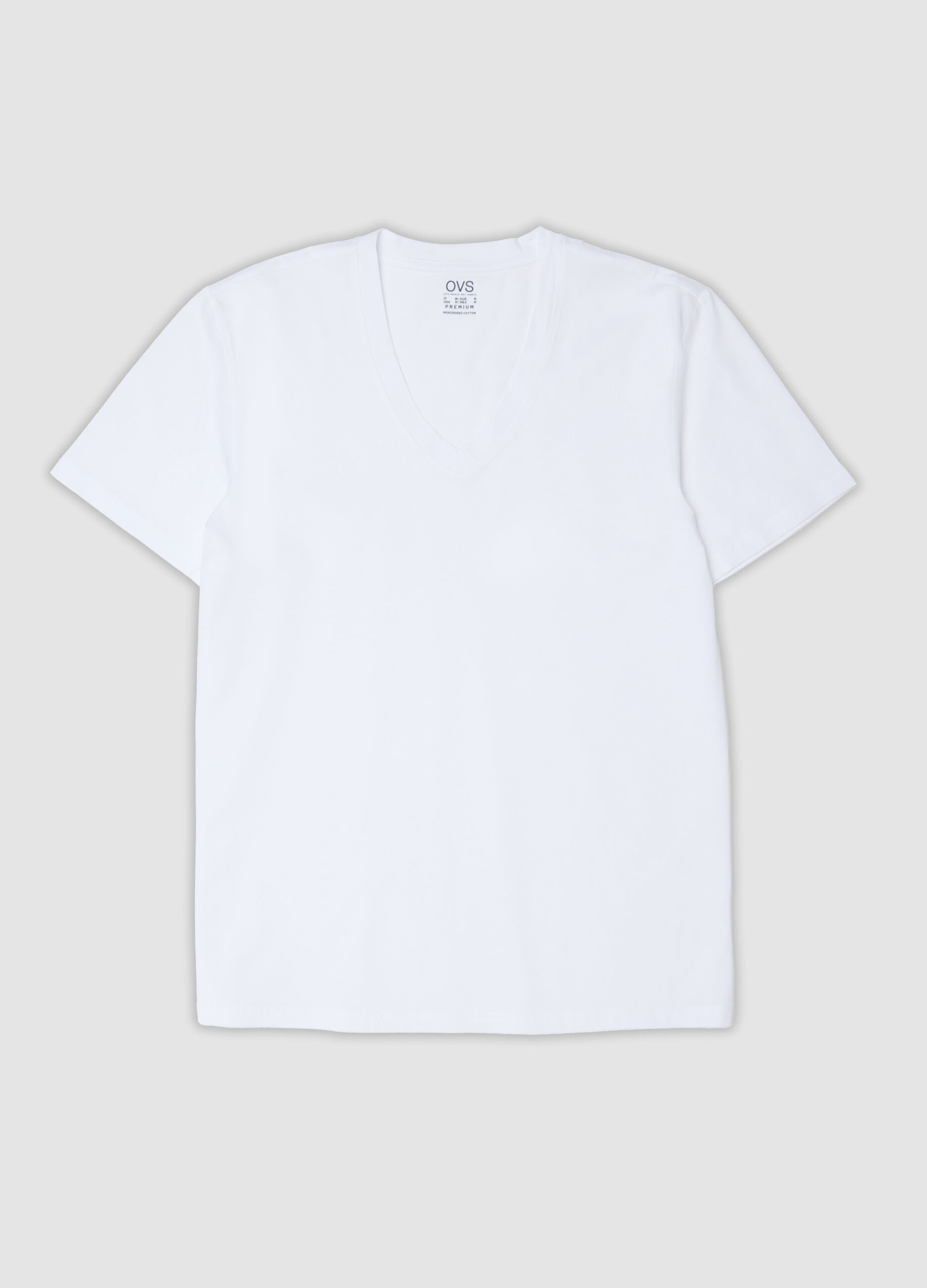 T-shirt branca em algod&atilde;o puro mercerizado com decote em V profundo
