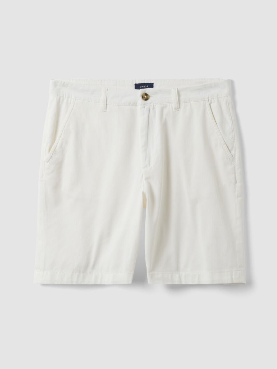 White regular-fit chino shorts_0