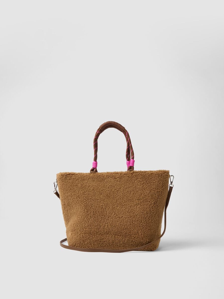 Borsa a mano marrone effetto teddy con tracolla_1