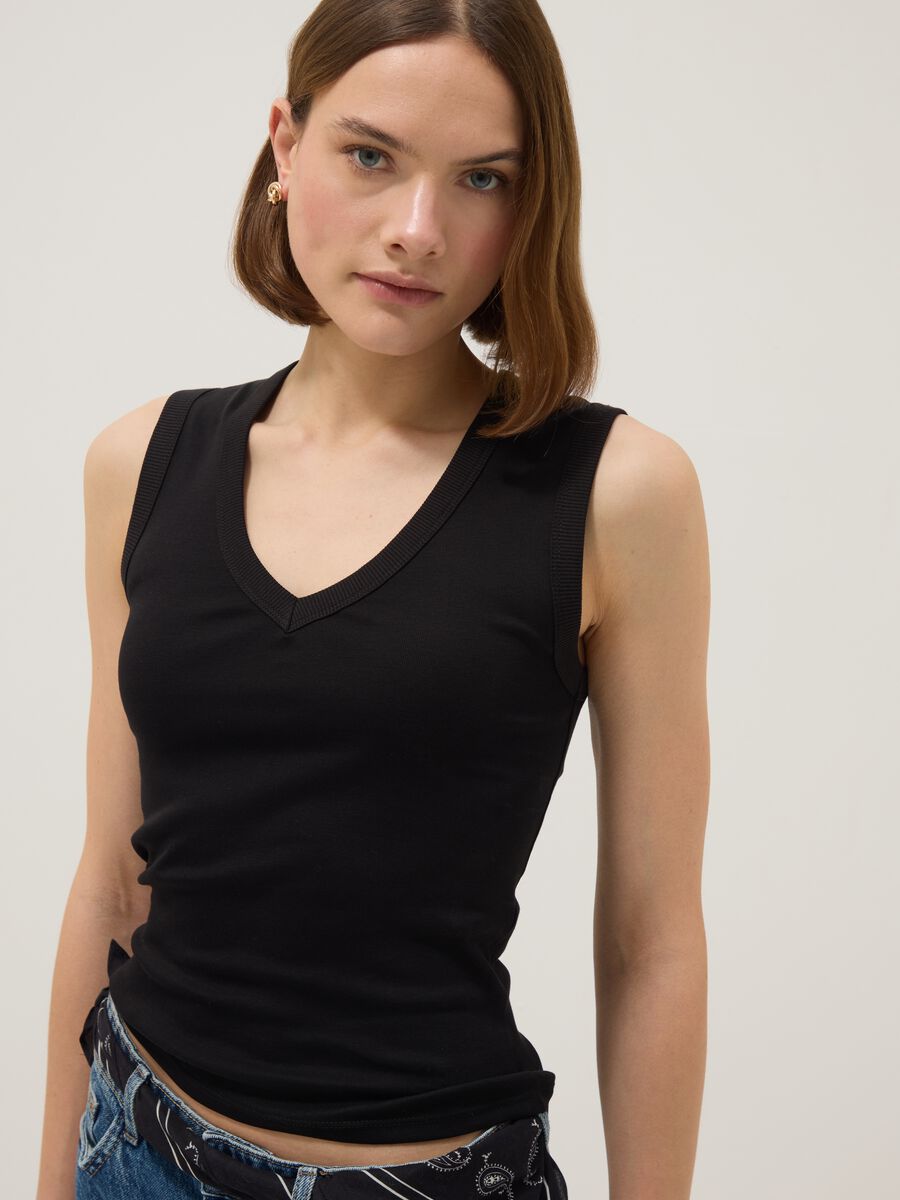 Black pure cotton tank top with V-neck regular fit_3