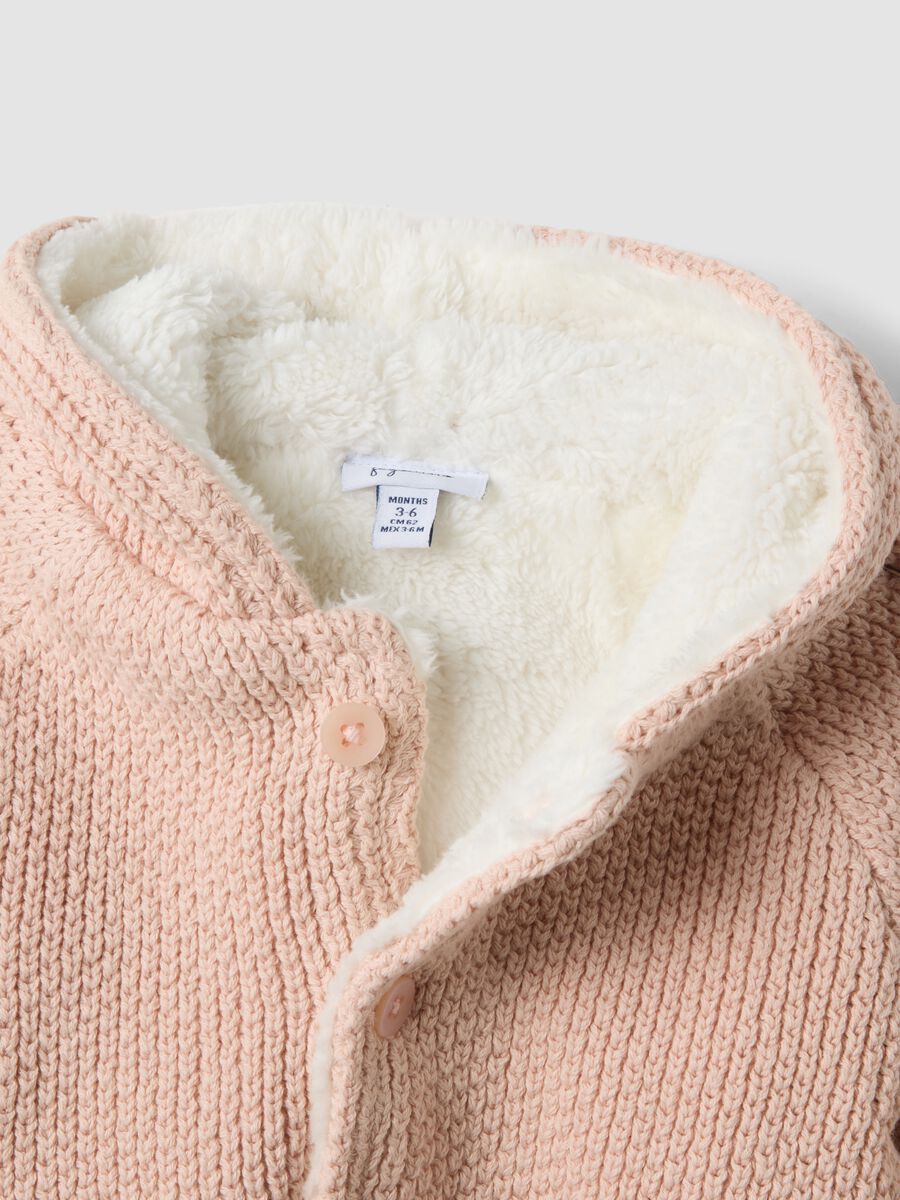 Giacca rosa in puro cotone organico con cappuccio effetto peluche_3