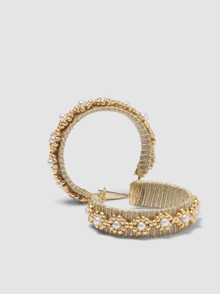 Beige Ohrringe mit Perlen_0