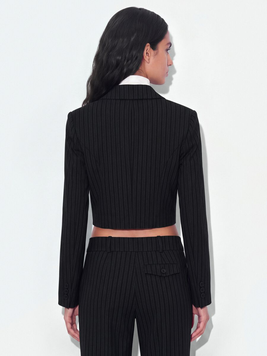 Black cropped stretch viscose blazer with classic lapels, slim fit_3
