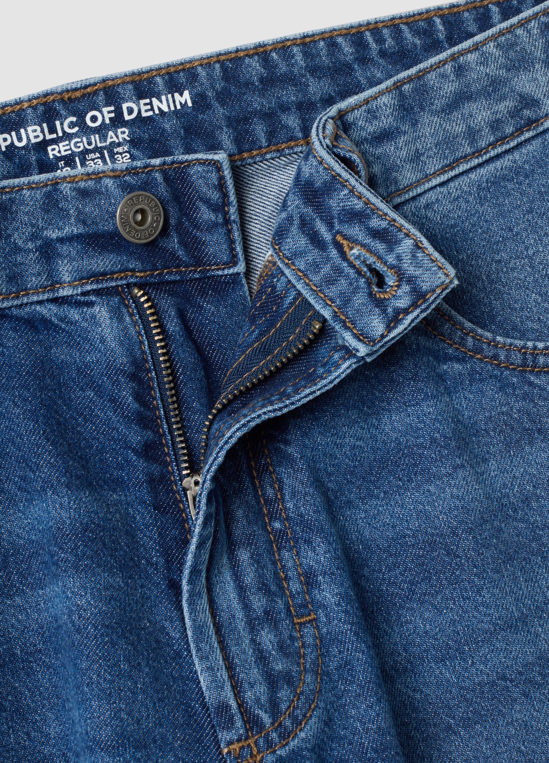 &Alpha;&nu;&delta;&rho;&iota;&kappa;ό &tau;&zeta;&iota;&nu; denim &alpha;&pi;ό 100% &beta;&alpha;&mu;&beta;ά&kappa;&iota;, regular fit