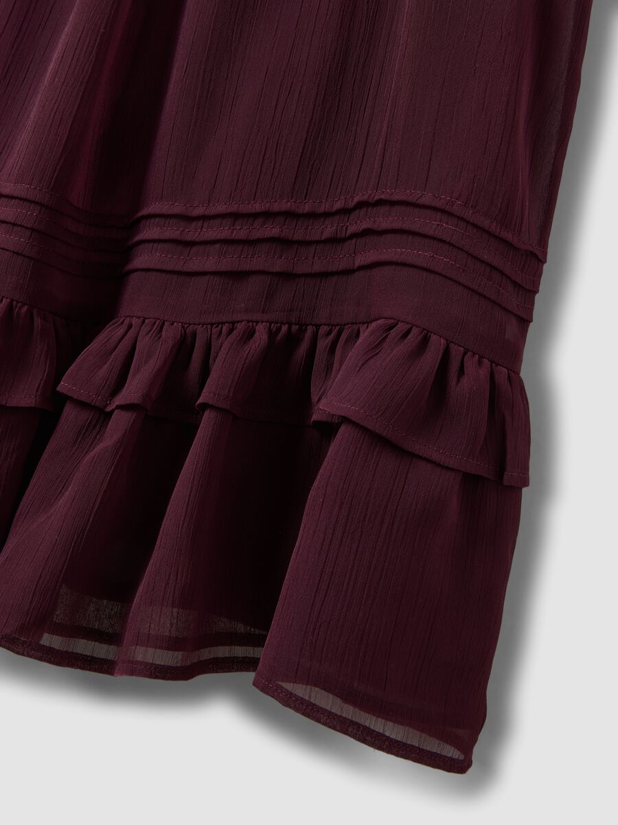 Violettes Minikleid mit Volants und tiefem Ausschnitt_5