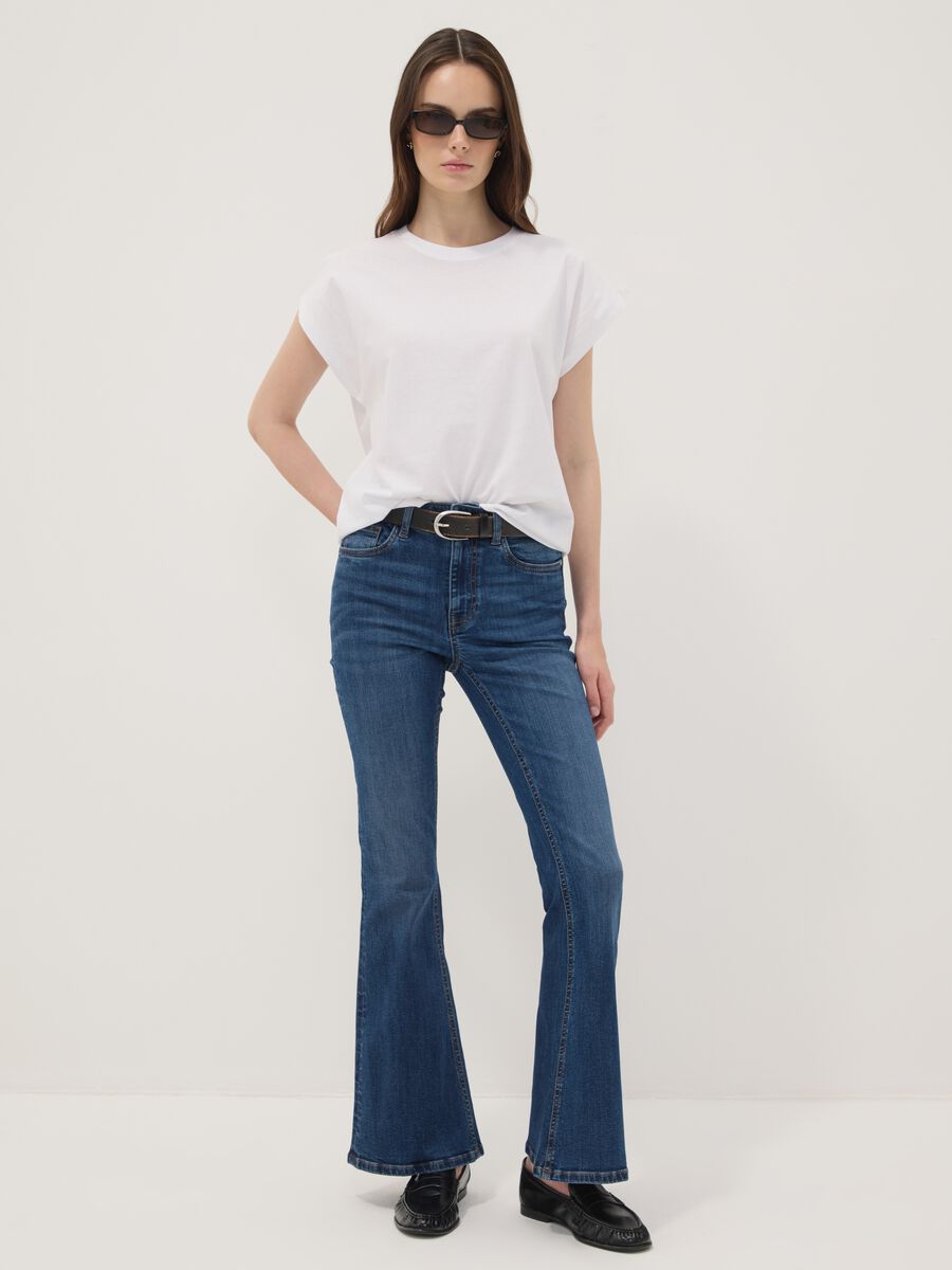 Blaue Flare-Jeans aus Stretch-Baumwolle_0