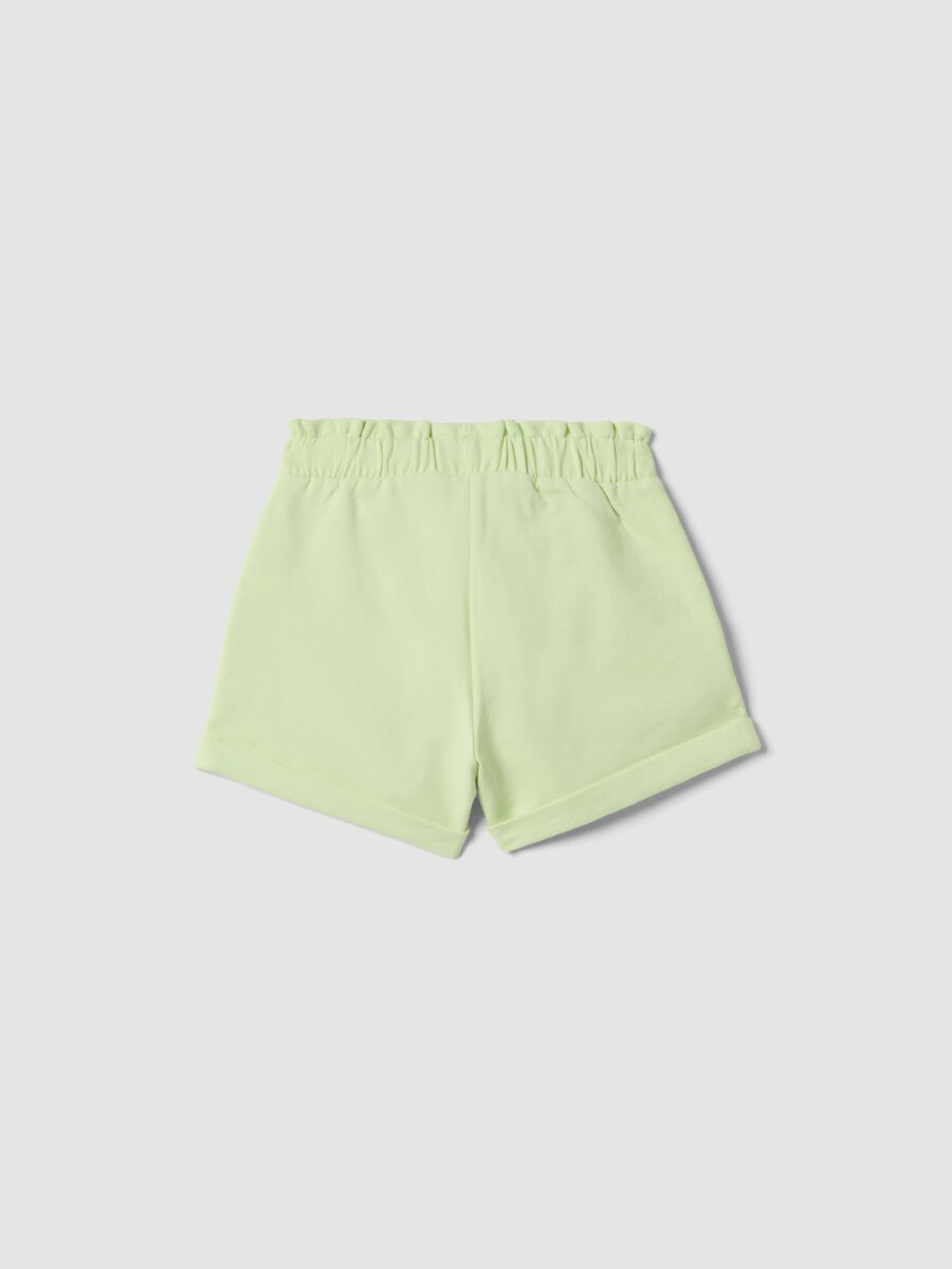 Gr&uuml;ne Shorts aus Stretch-Baumwolle f&uuml;r M&auml;dchen mit Schleife_1