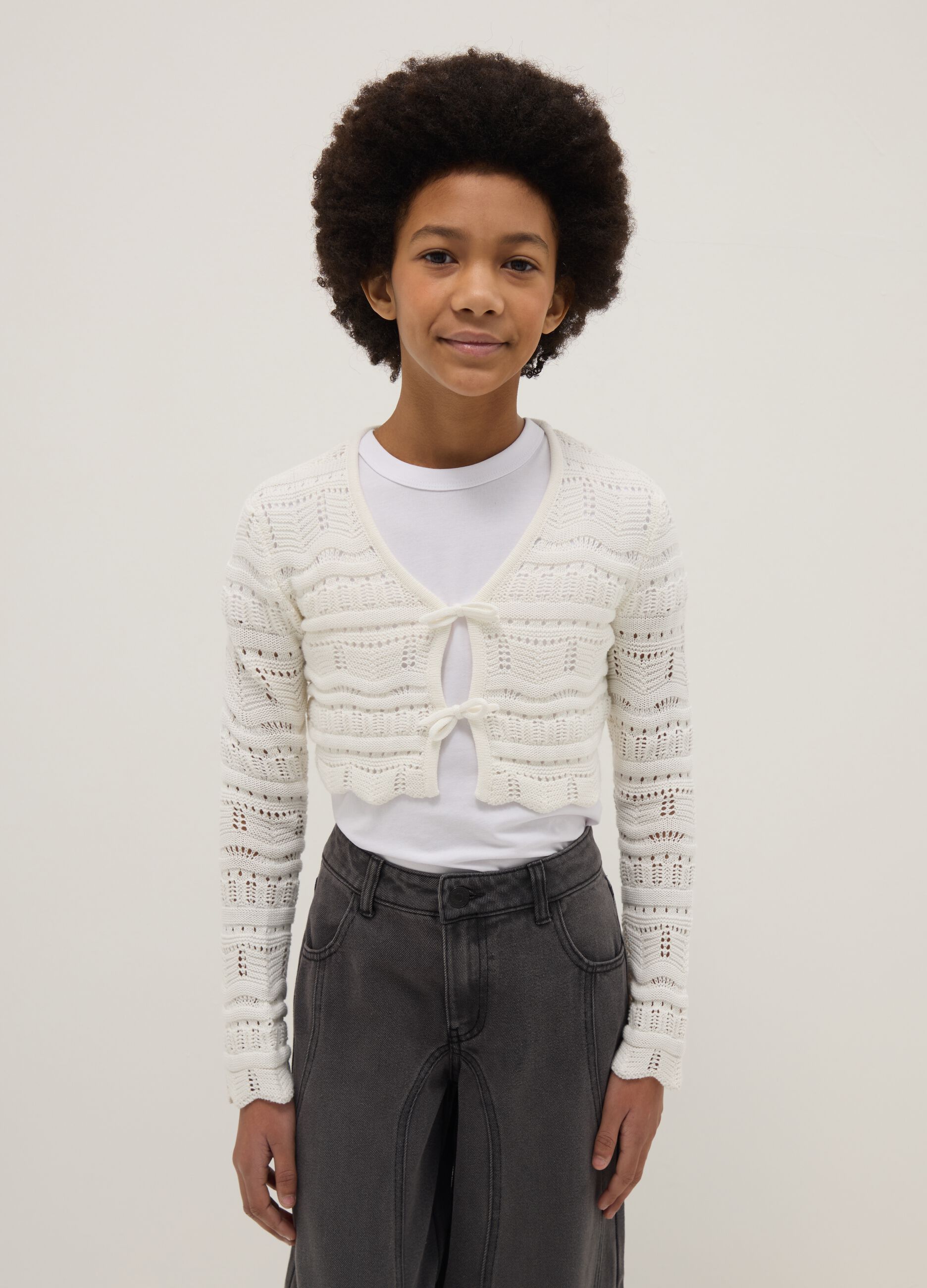 Cardigan branco de puro algod&atilde;o para menina, corte regular, tric&ocirc;