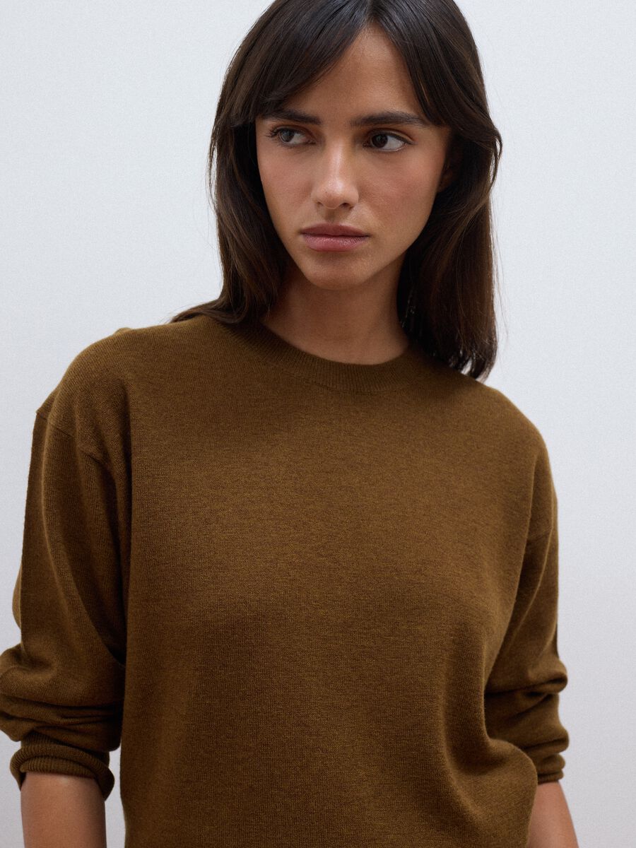 Maglia marrone in pura lana a girocollo over fit_2