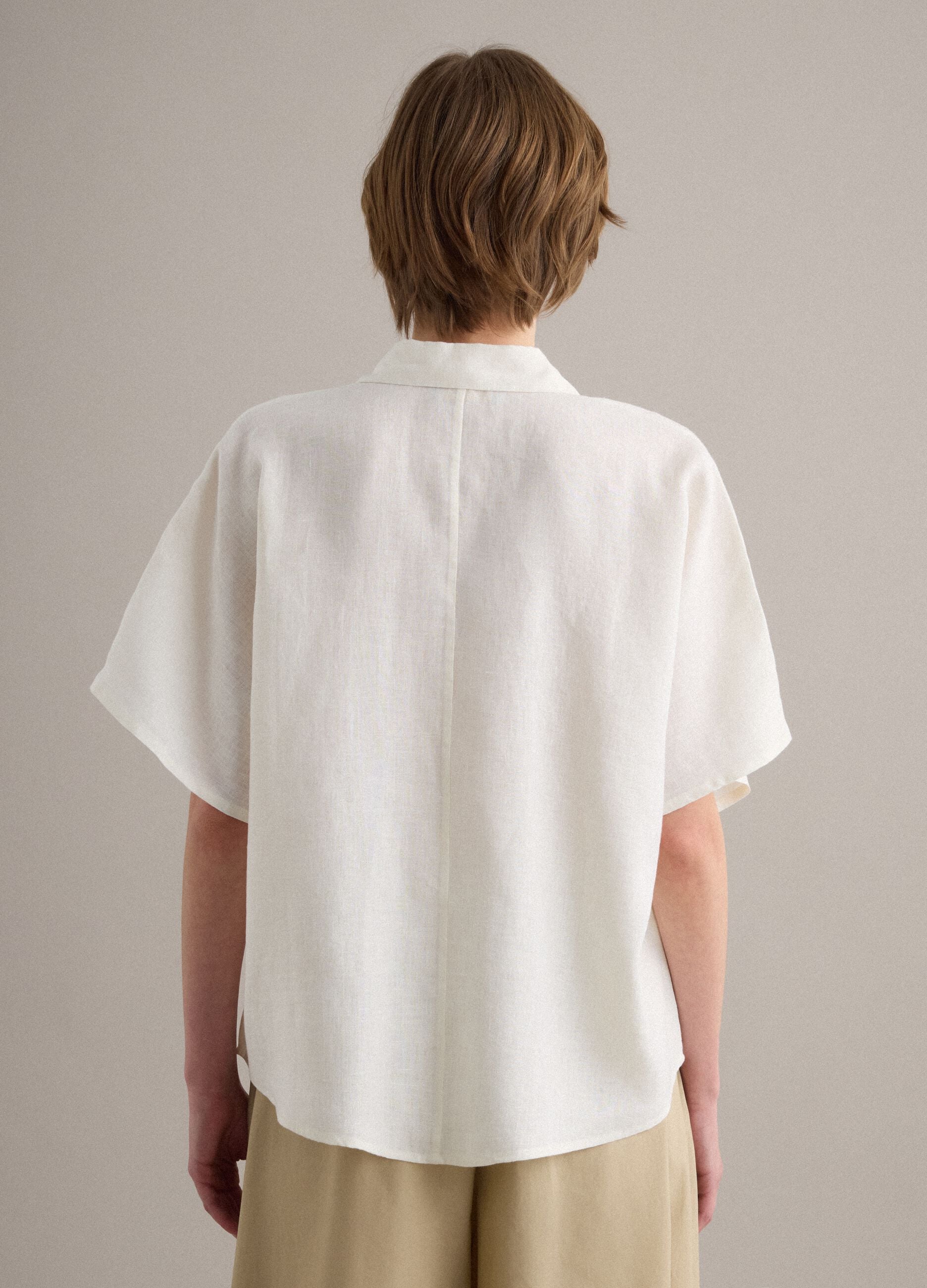 Camisa blanca de lino puro de corte regular