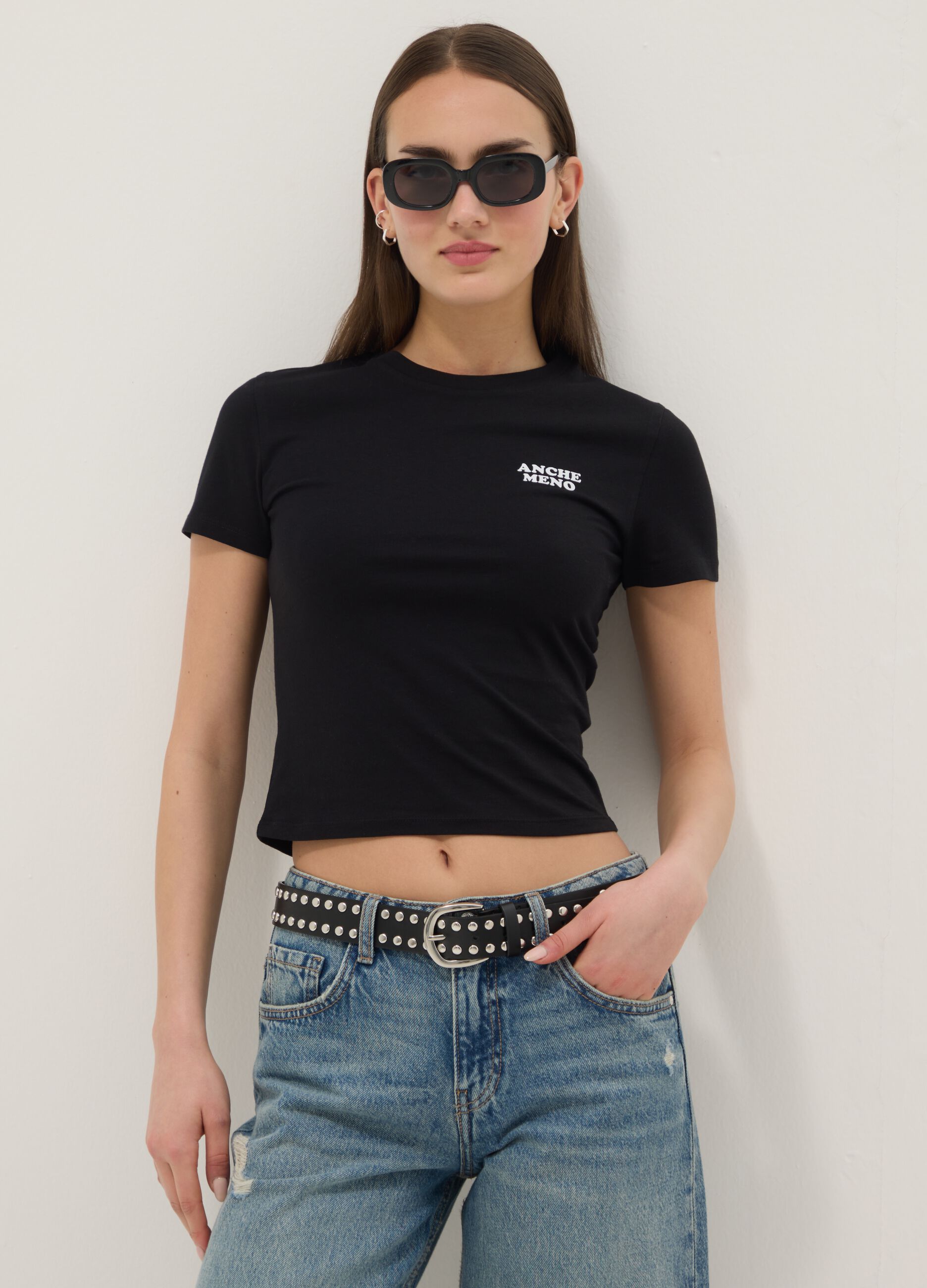 Schwarzes slim fit T-Shirt aus reiner Baumwolle mit Schriftzug