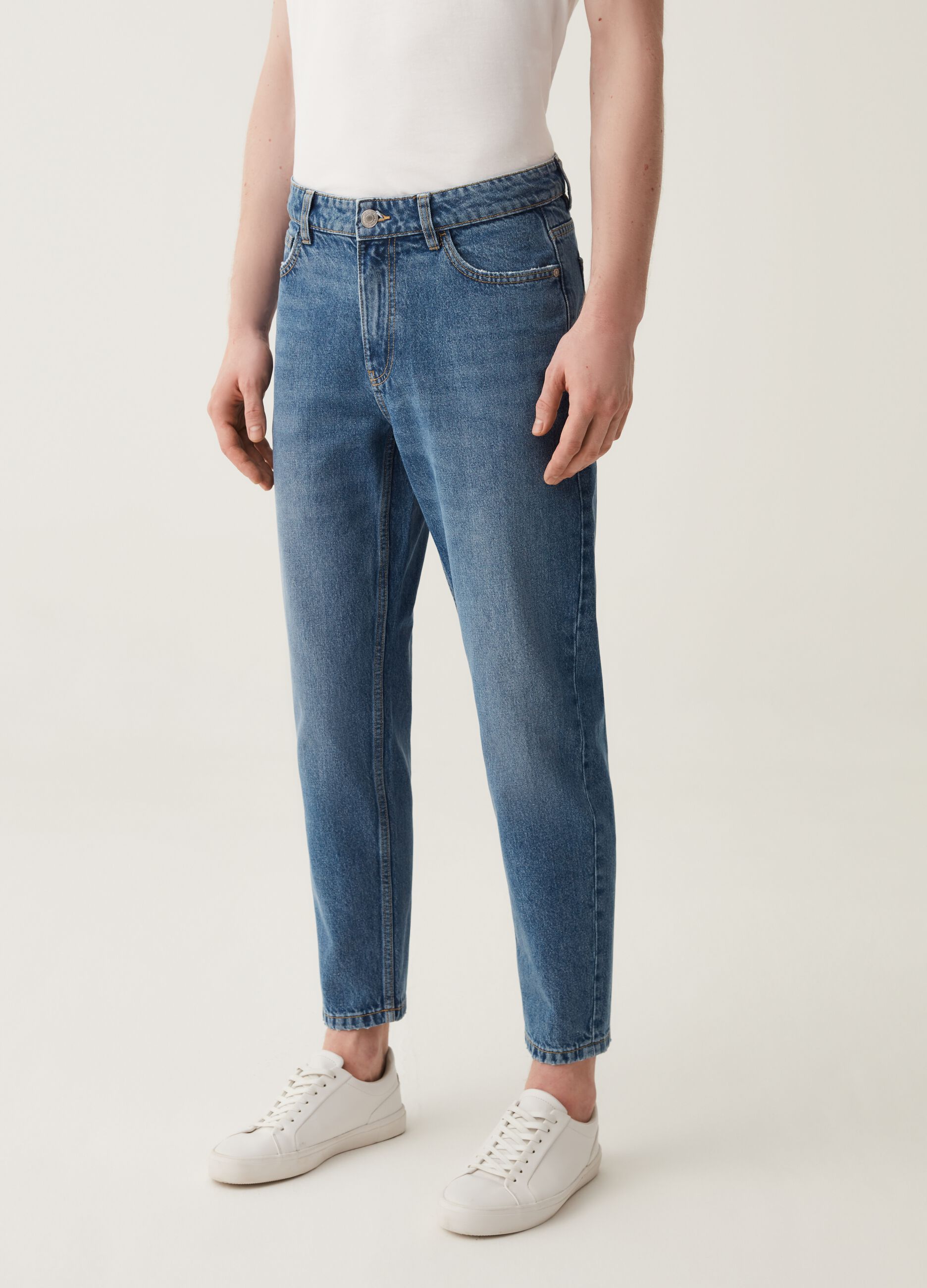 Relaxed-fit jeans with five pockets_1