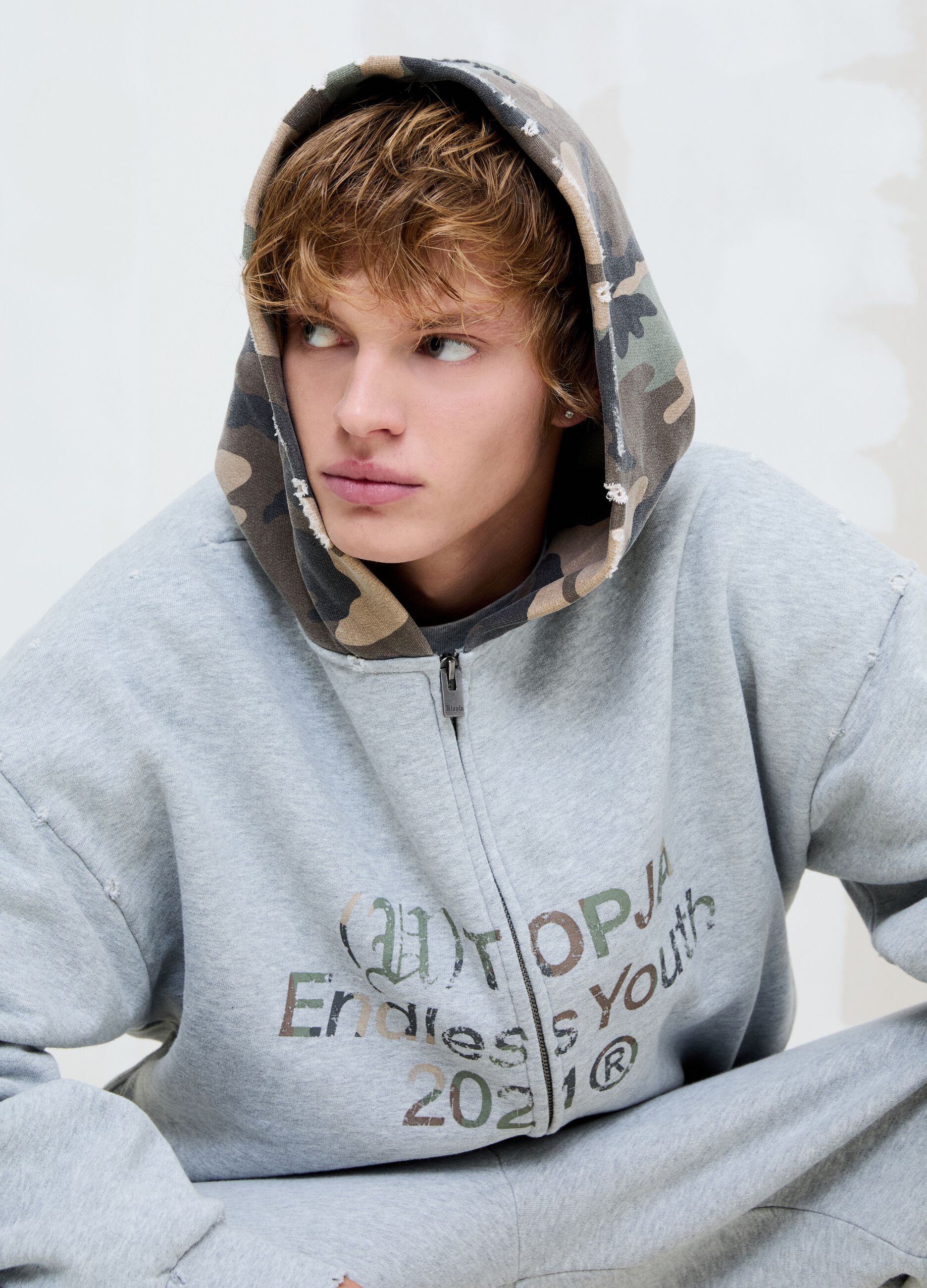 Full-Zip Hoodie in Sunfaded Grey & Camo