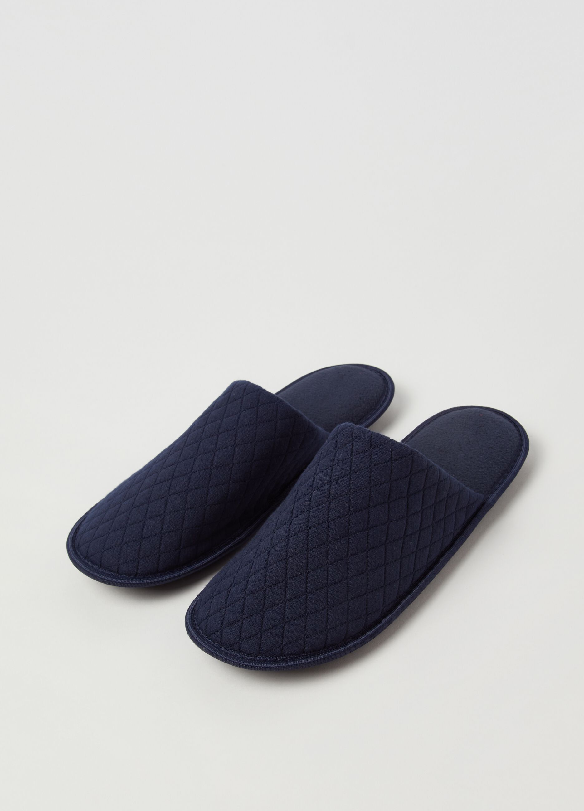 Slippers with diamond weave