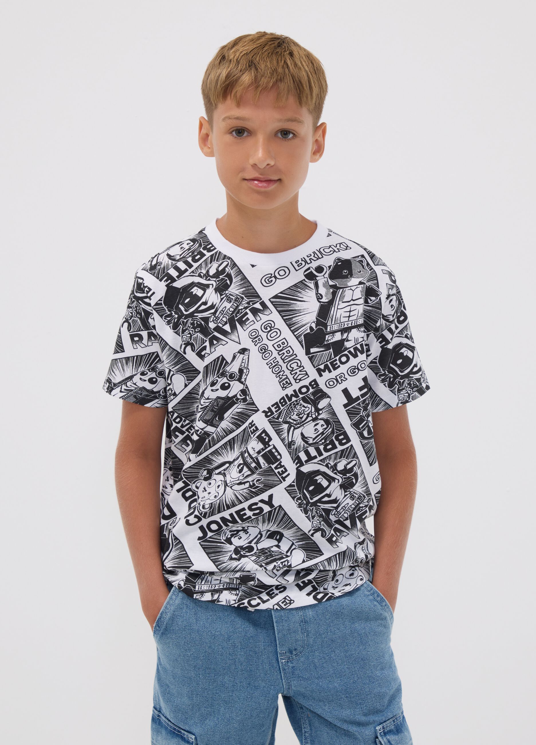 T-shirt multicolorido de crian&ccedil;a em puro algod&atilde;o, corte regular com estampagens