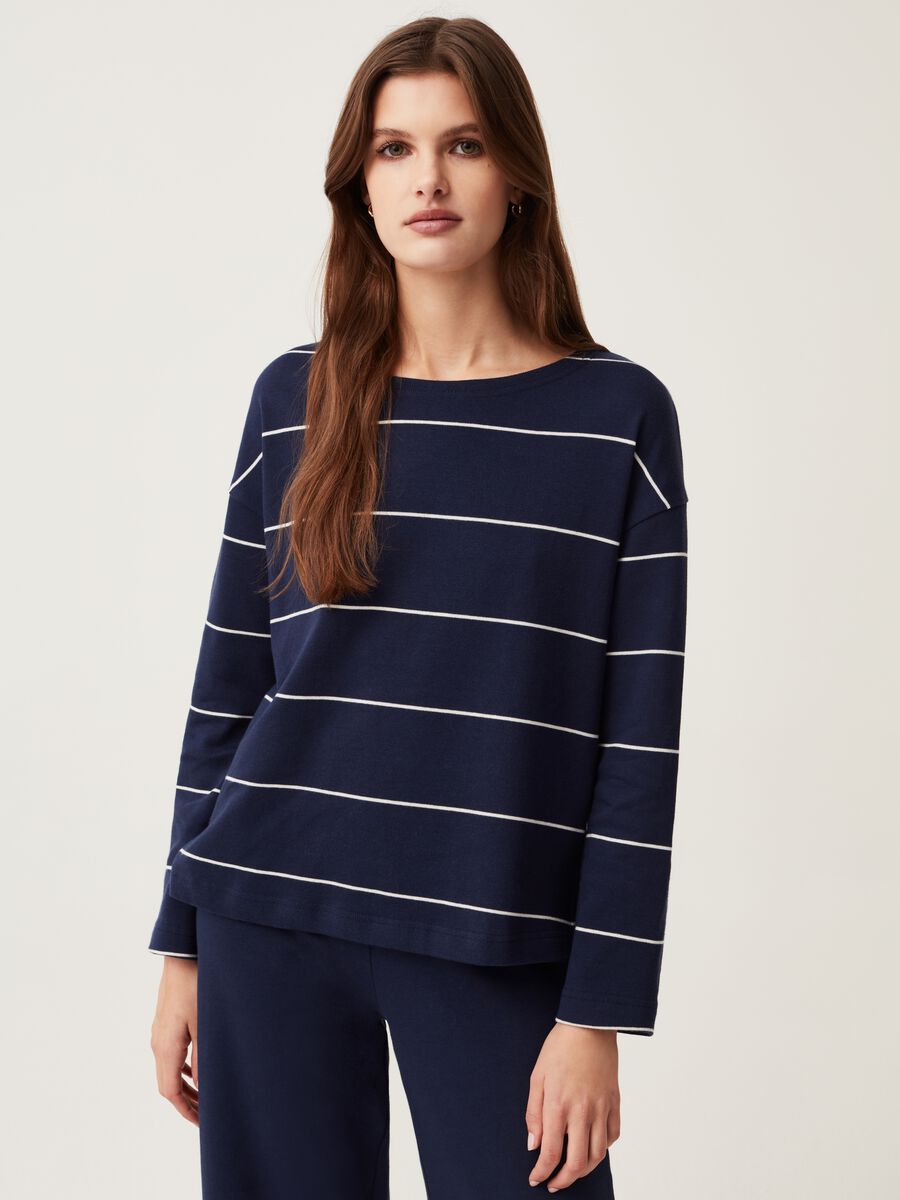 Long-sleeved T-shirt with fine stripes_0