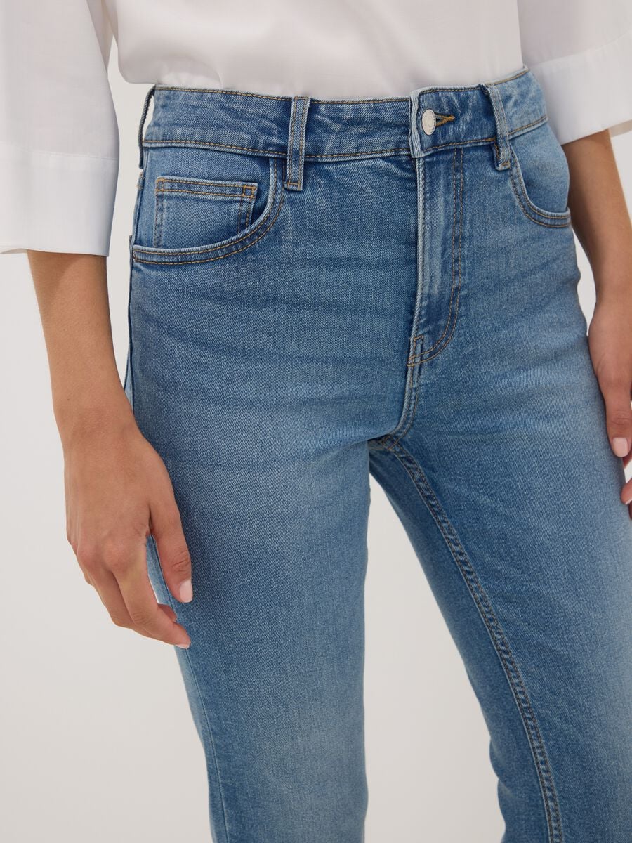 &Alpha;&nu;&omicron;&iota;&chi;&tau;ό &mu;&pi;&lambda;&epsilon; cropped slim-fit &tau;&zeta;&iota;&nu; &alpha;&pi;ό &epsilon;&lambda;&alpha;&sigma;&tau;&iota;&kappa;ό &beta;&alpha;&mu;&beta;ά&kappa;&iota; &kappa;&alpha;&iota; &beta;&iota;&sigma;&kappa;ό&zeta;&eta;_3