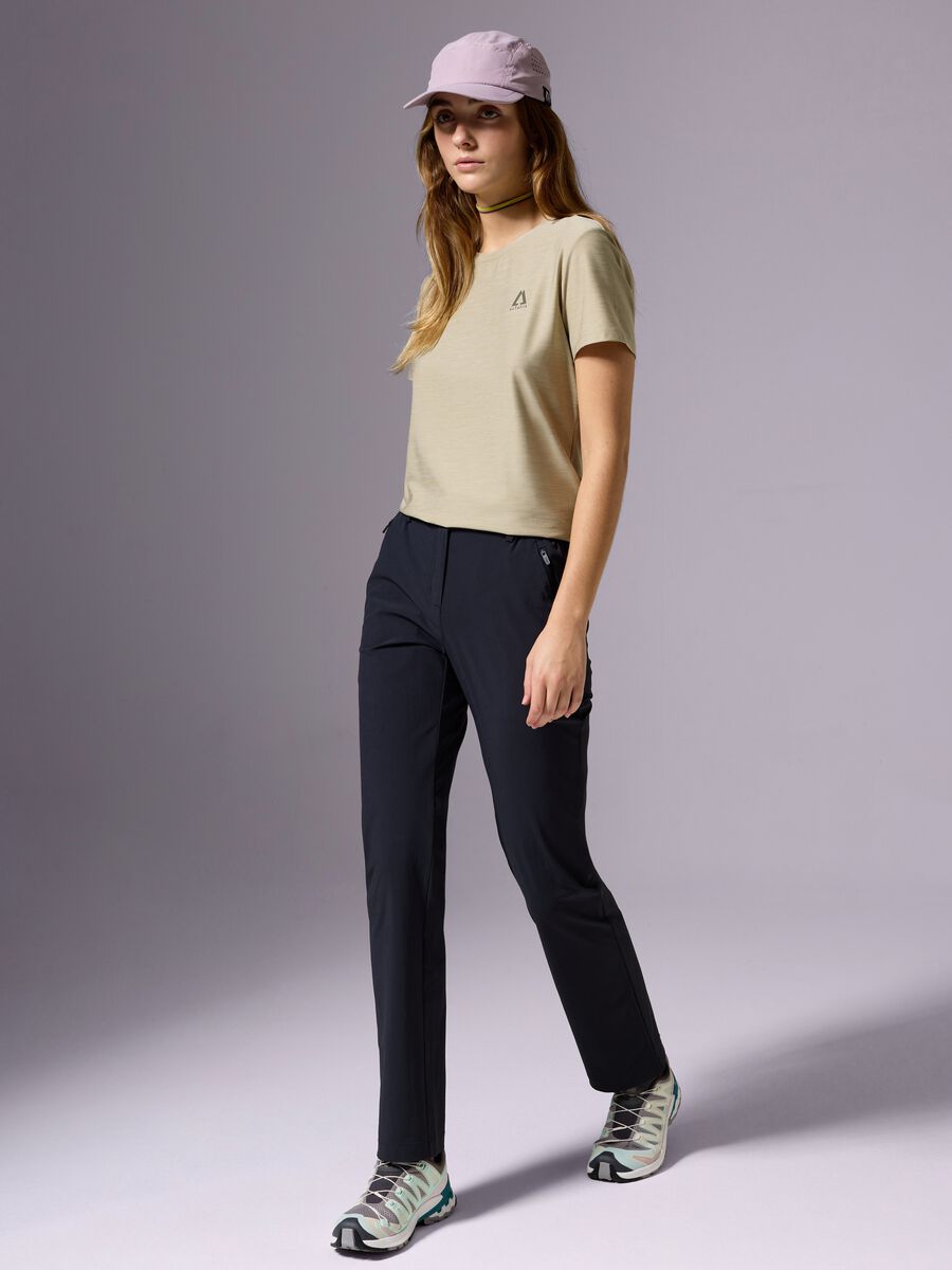 &Mu;&pi;&epsilon;&zeta; &Alpha;&theta;&lambda;&eta;&tau;&iota;&kappa;ή &Mu;&pi;&lambda;&omicron;ύ&zeta;&alpha; &mu;&epsilon; &Kappa;&omicron;&nu;&tau;ά &Mu;&alpha;&nu;ί&kappa;&iota;&alpha; Altavia_0