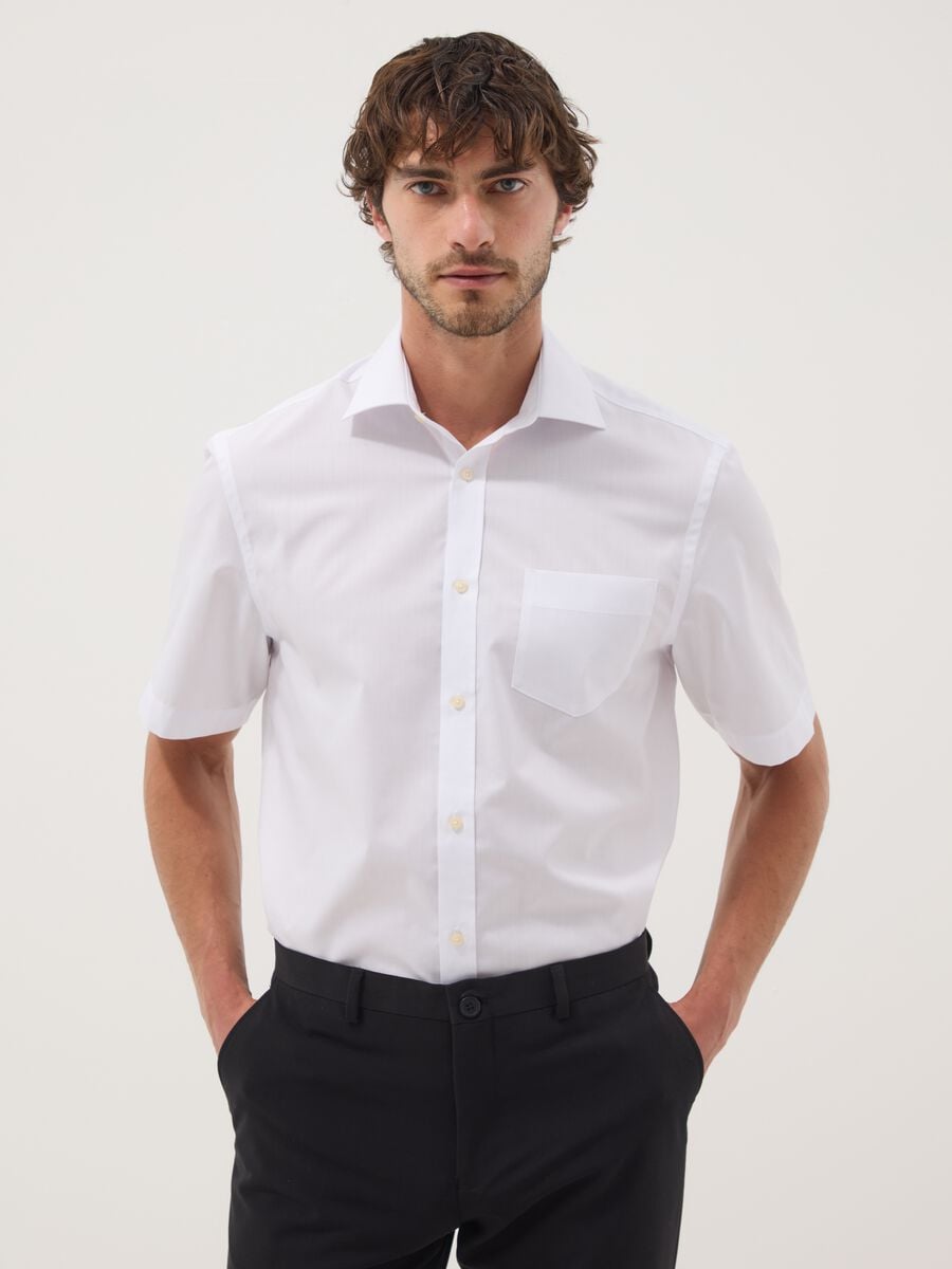 White regular-fit short-sleeve shirt with classic collar_0
