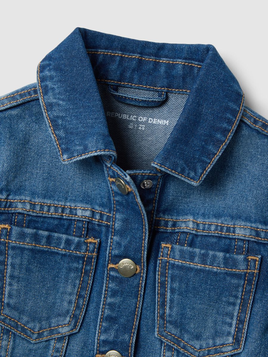 Girl's regular fit blue denim cotton jacket with pockets_2